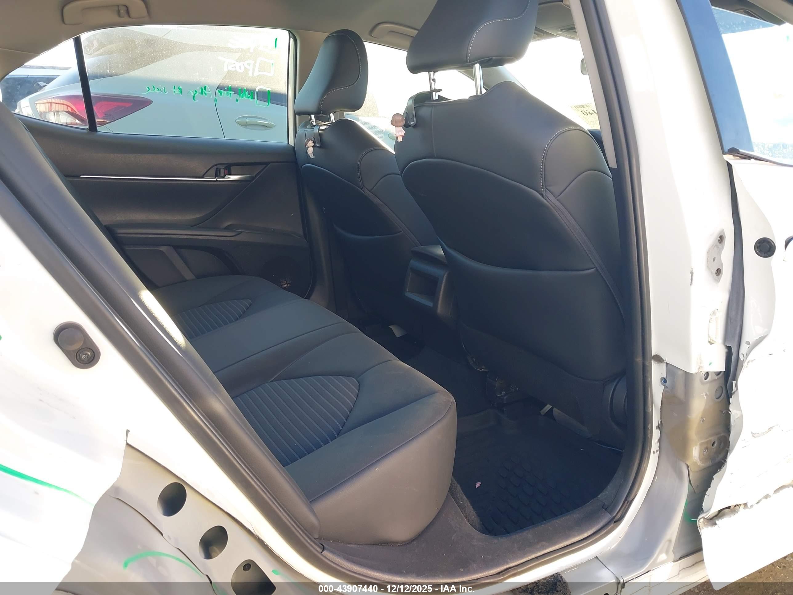 TOYOTA CAMRY image 8