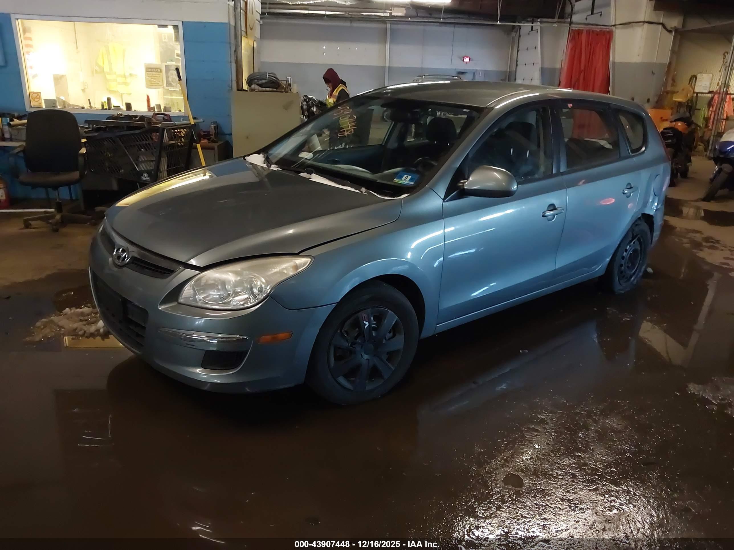 HYUNDAI ELANTRA image 2