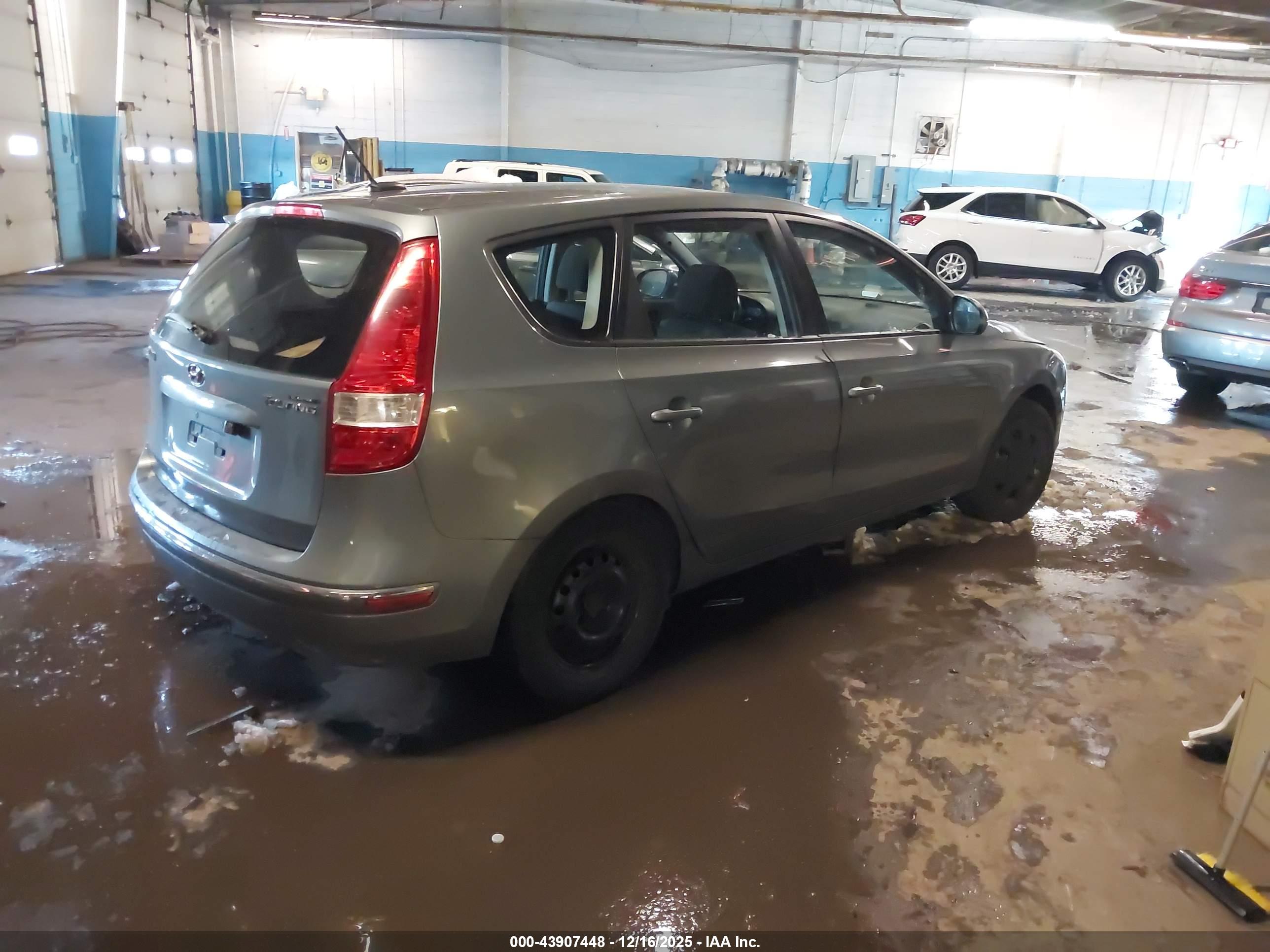 HYUNDAI ELANTRA image 4