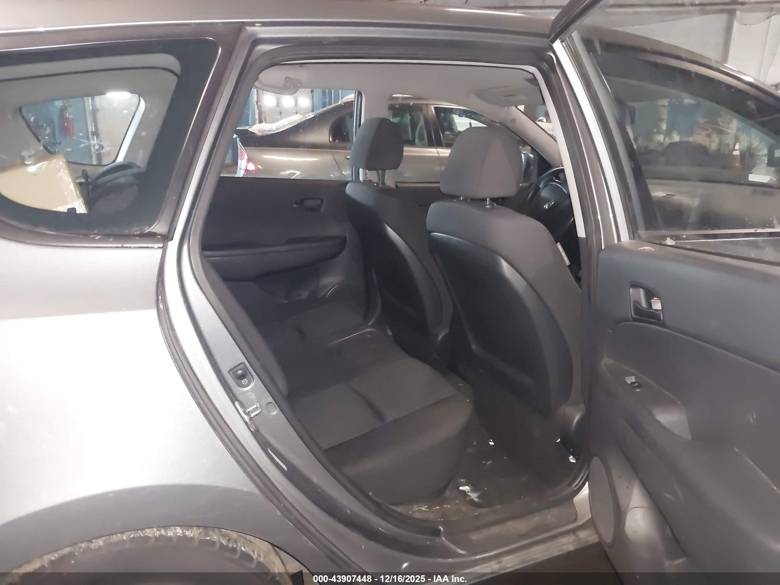 HYUNDAI ELANTRA image 8
