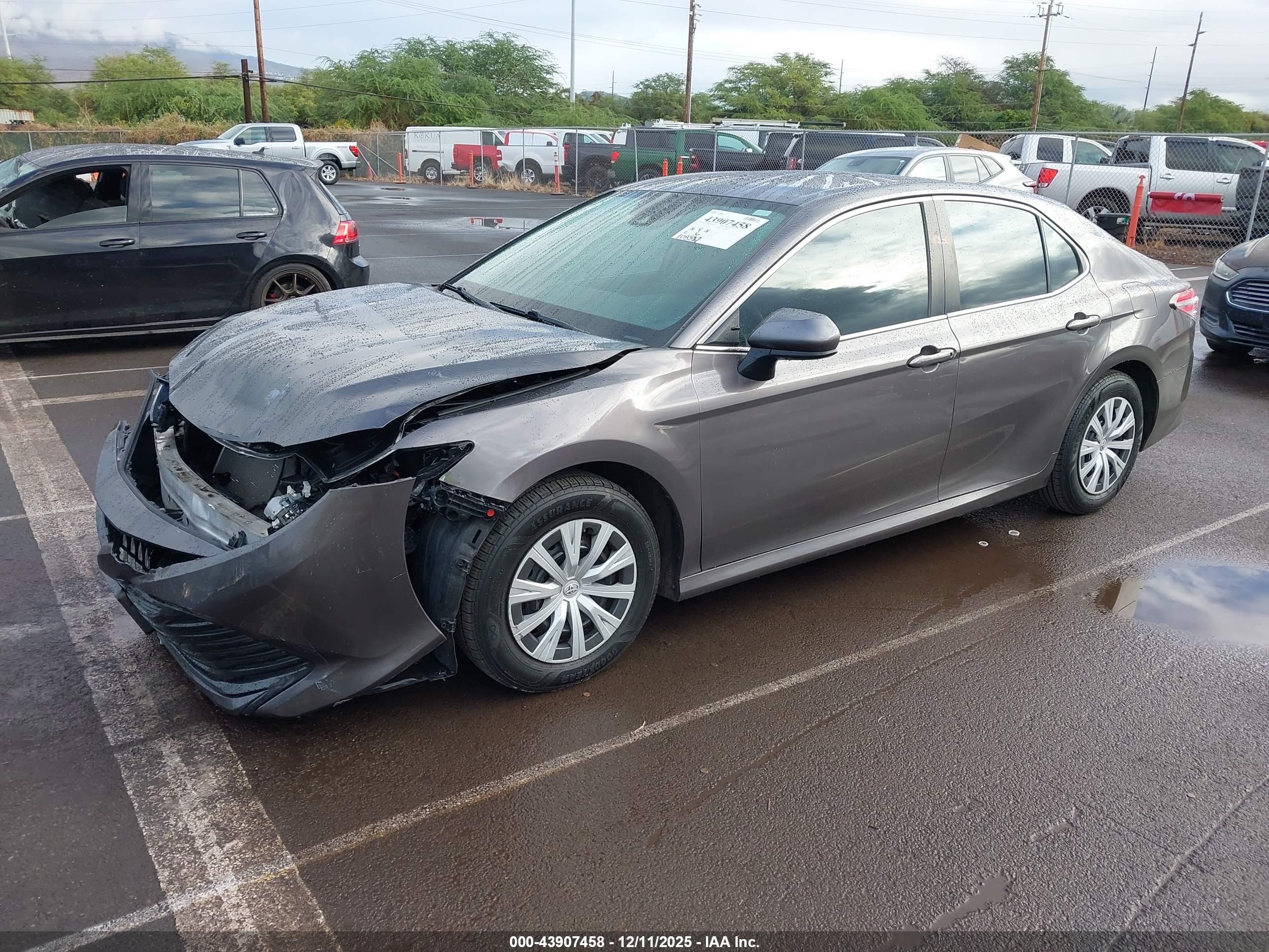 TOYOTA CAMRY image 2