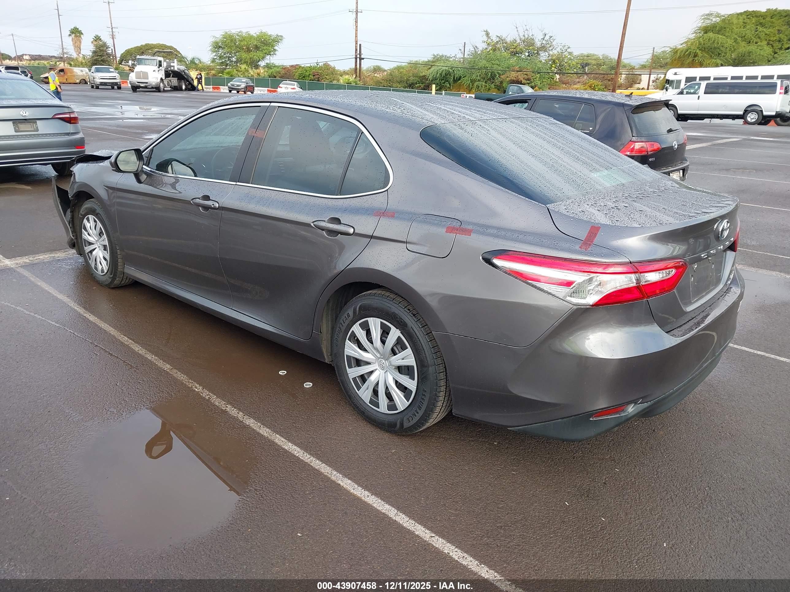 TOYOTA CAMRY image 3