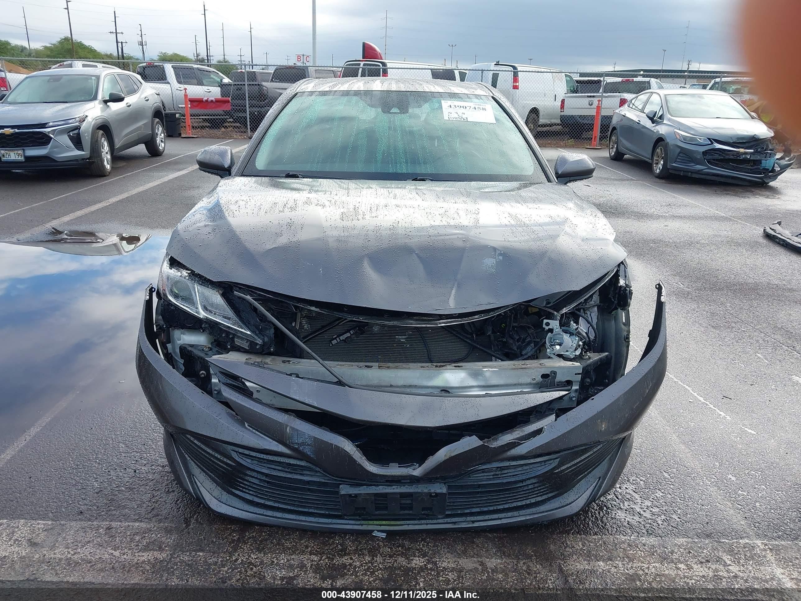 TOYOTA CAMRY image 6