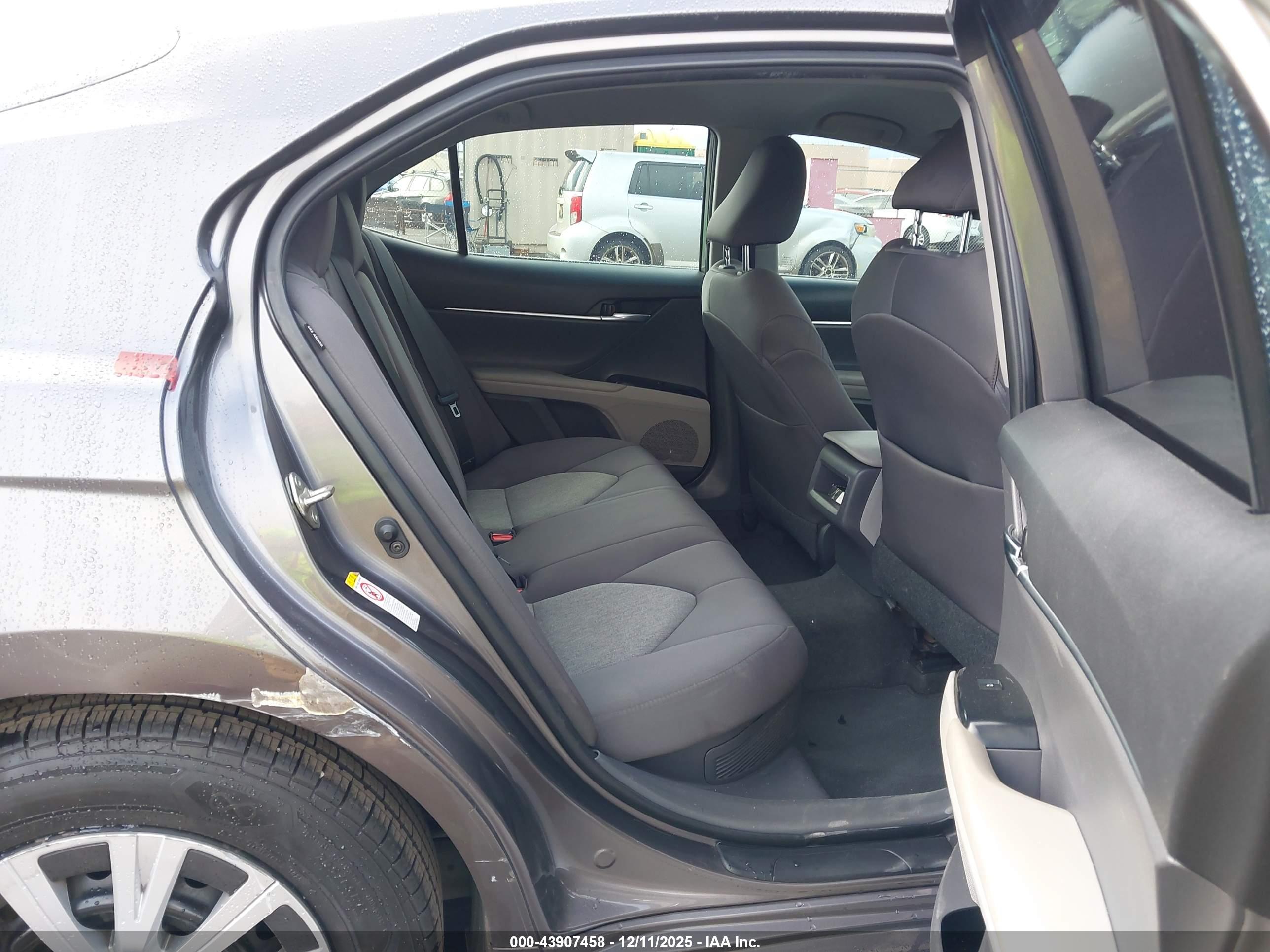 TOYOTA CAMRY image 8