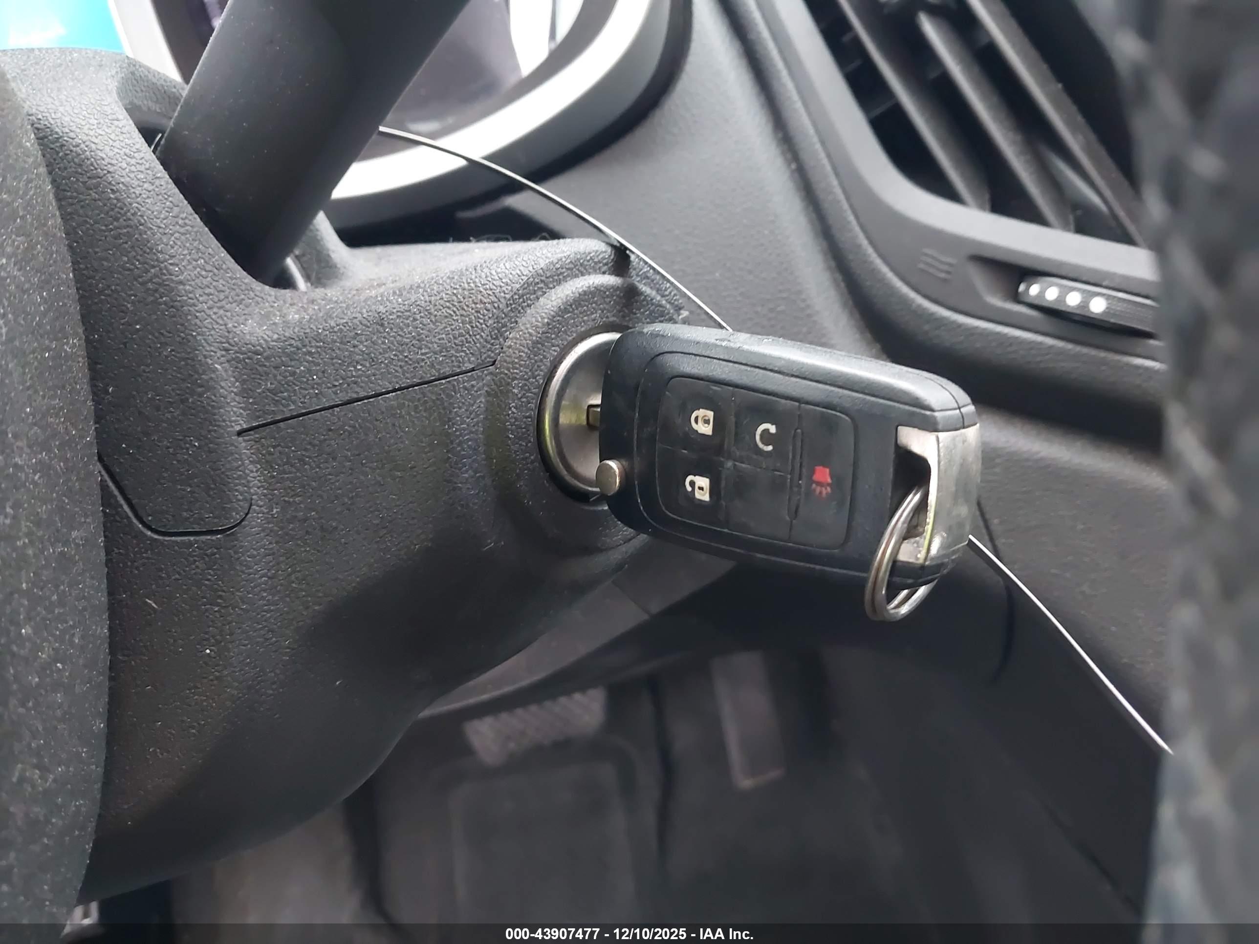 CHEVROLET EQUINOX image 11