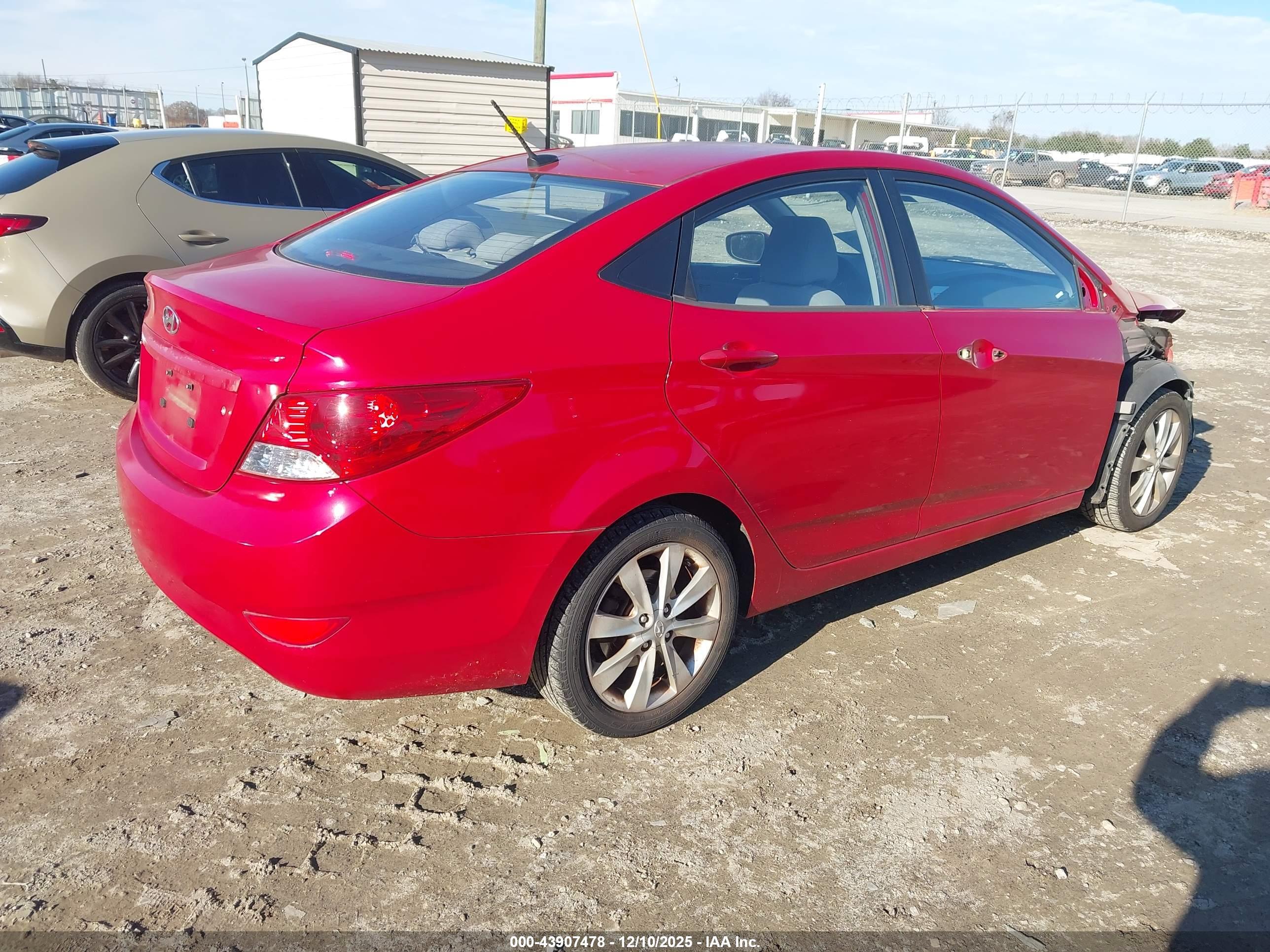 HYUNDAI ACCENT image 4
