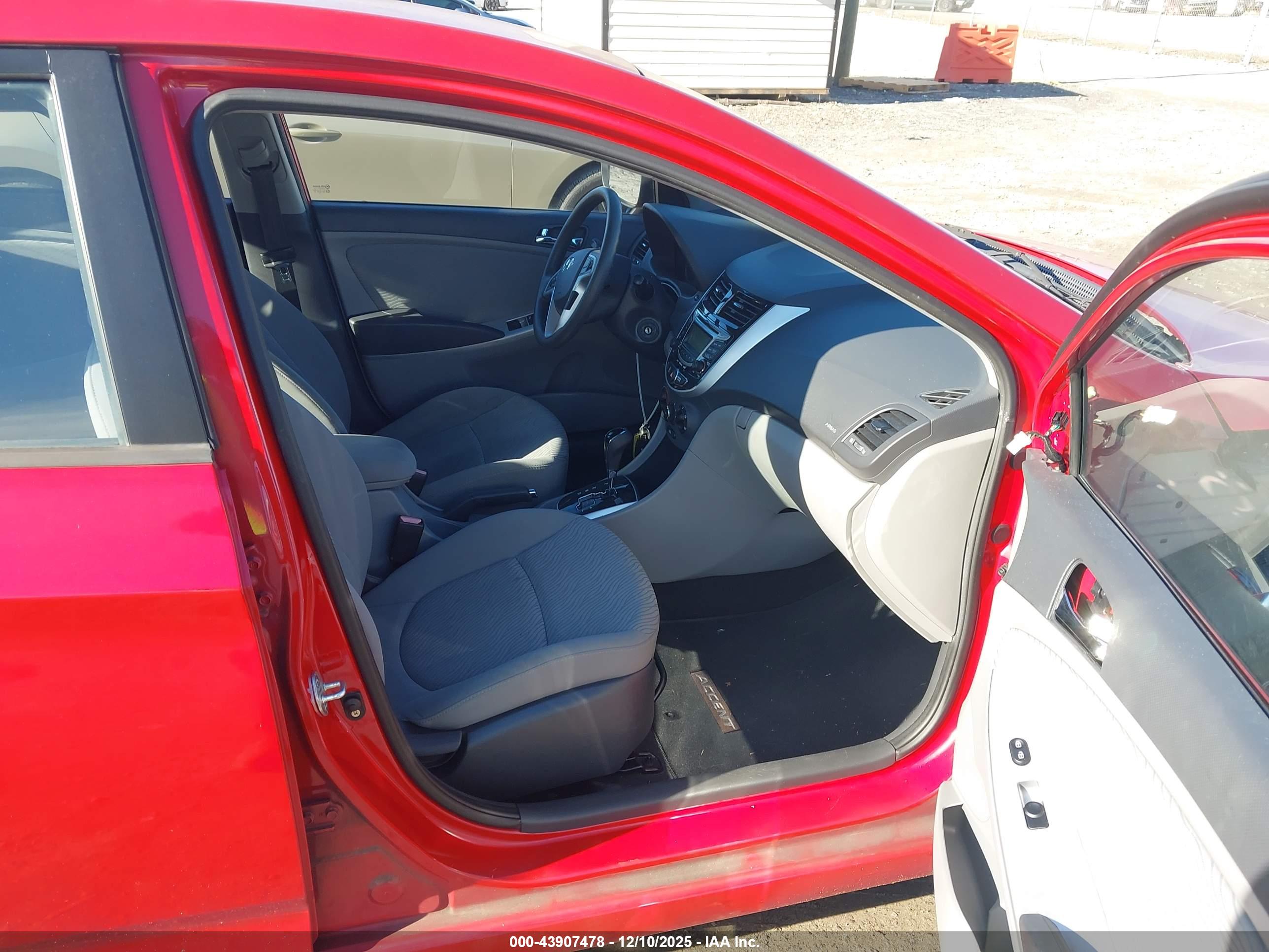 HYUNDAI ACCENT image 5