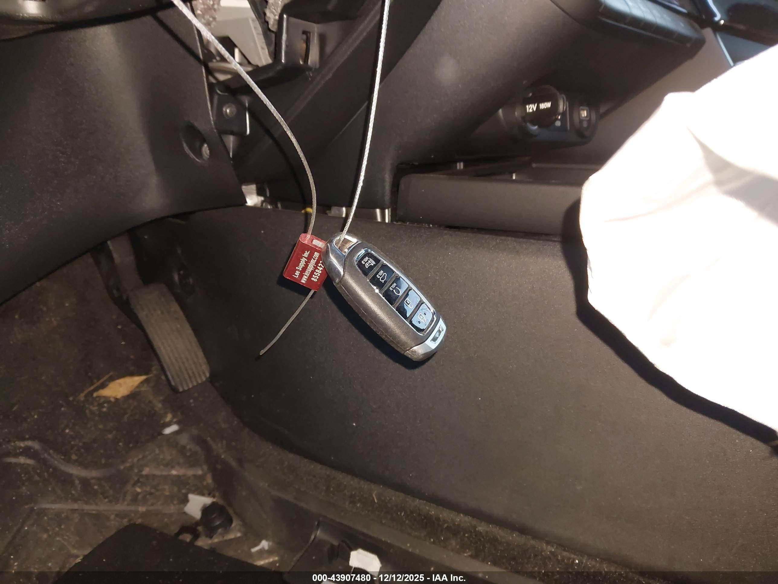 HYUNDAI ELANTRA image 11