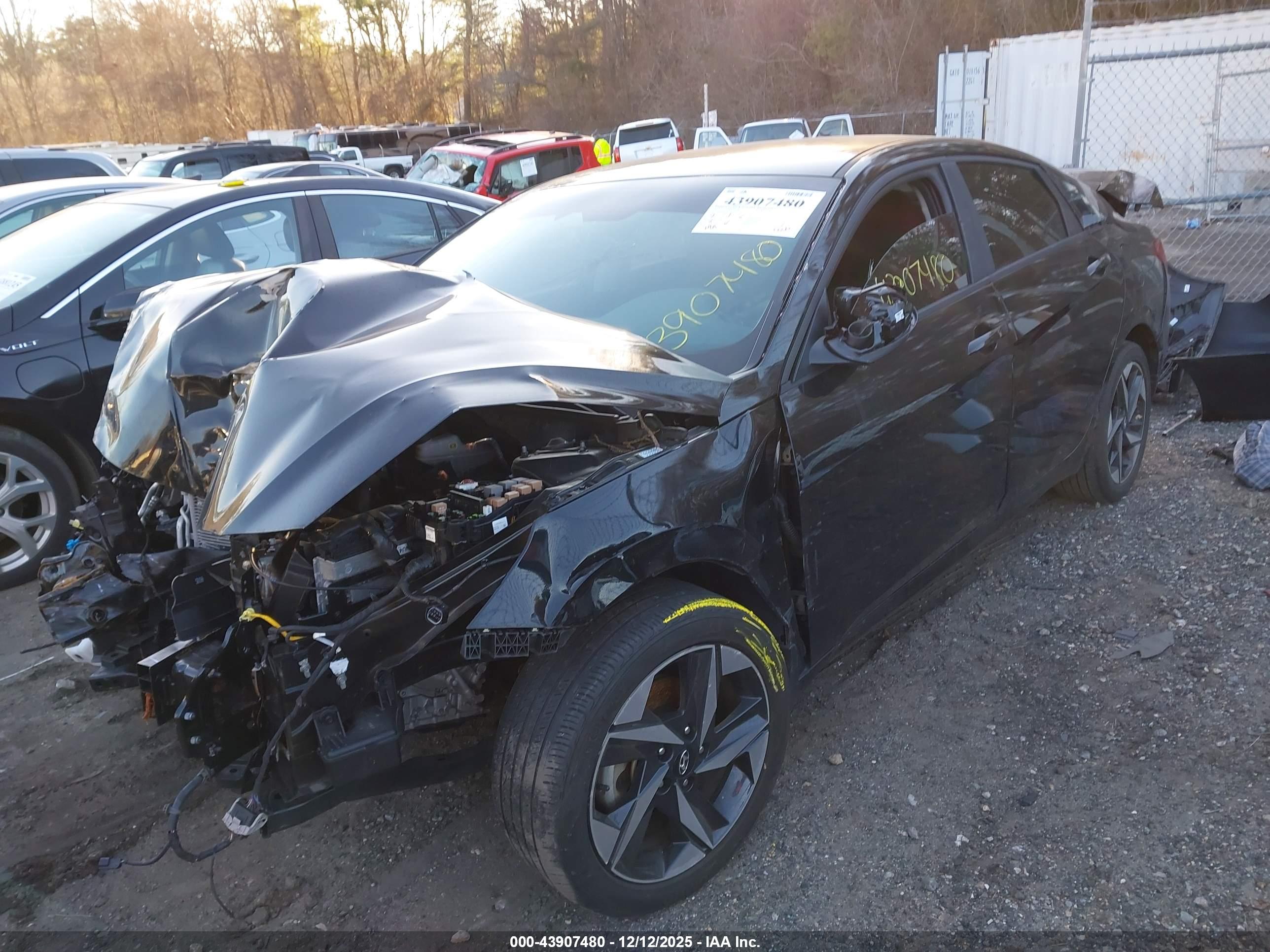 HYUNDAI ELANTRA image 2