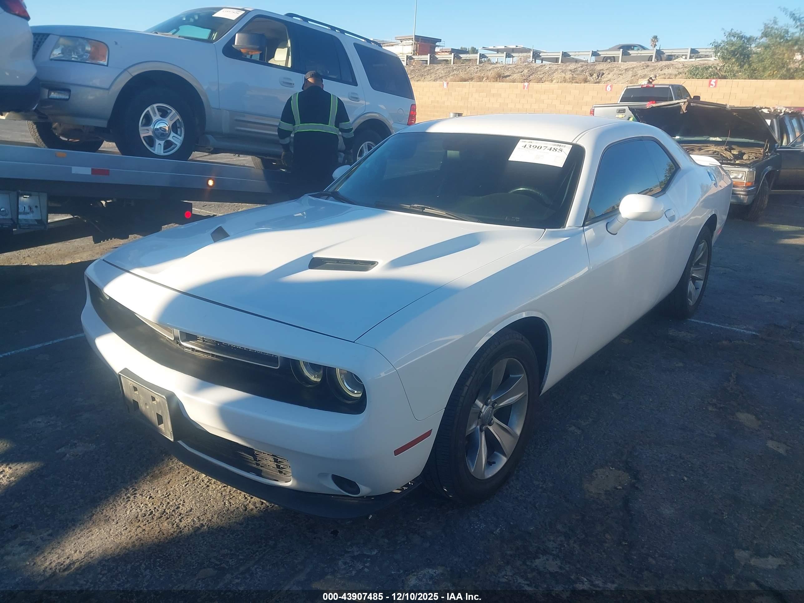 DODGE CHALLENGER image 2