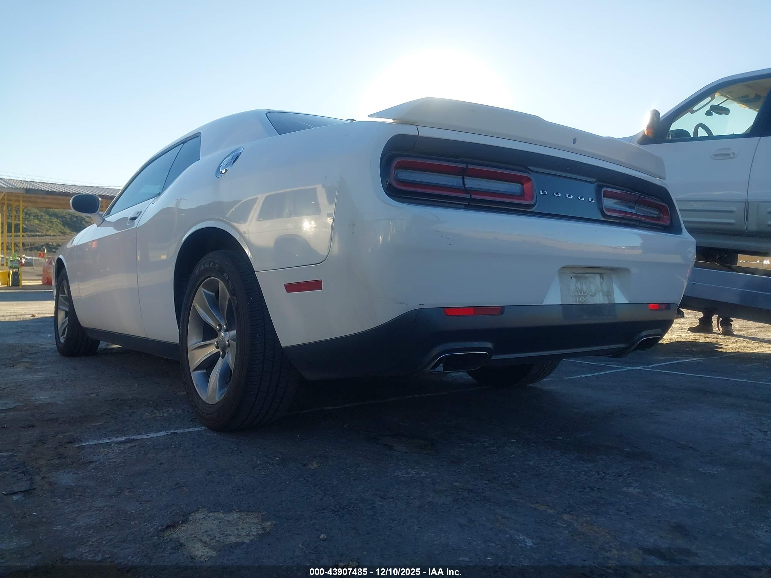 DODGE CHALLENGER image 3