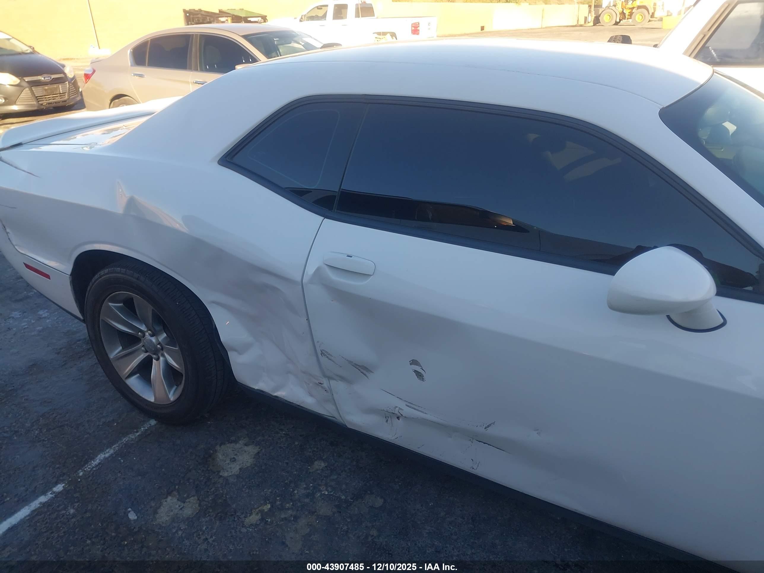 DODGE CHALLENGER image 6