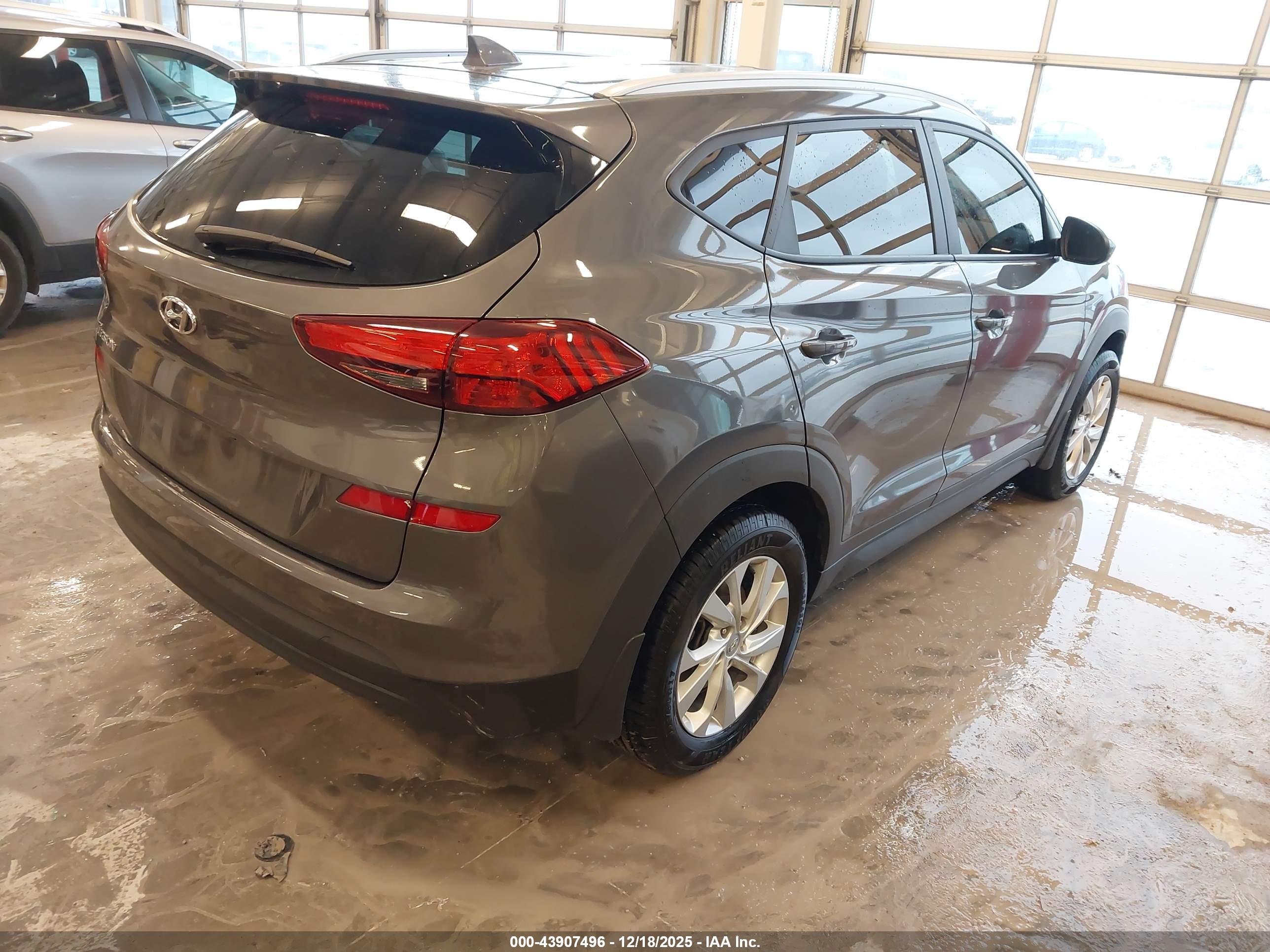 HYUNDAI TUCSON image 4