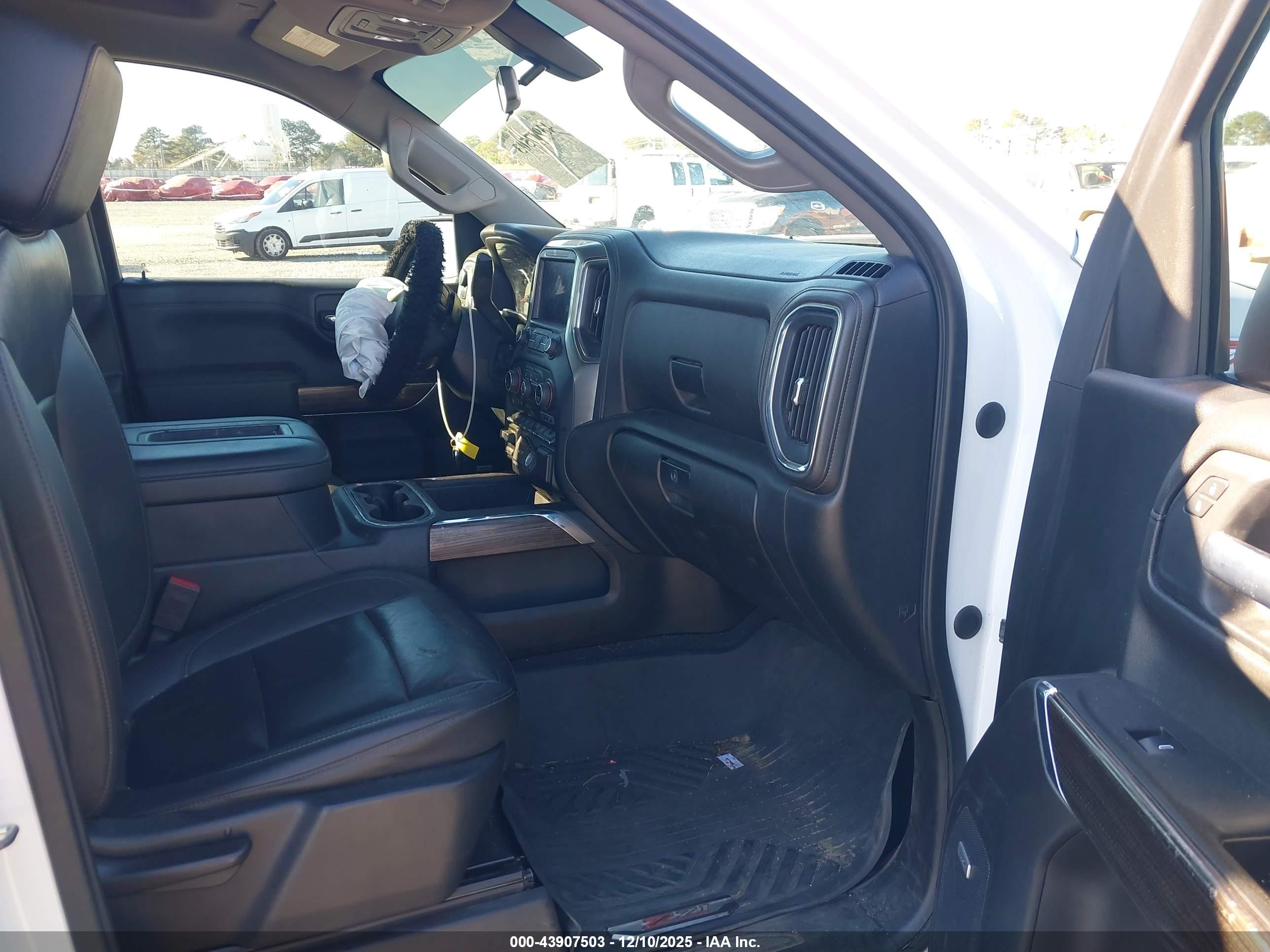 CHEVROLET SILVERADO image 5
