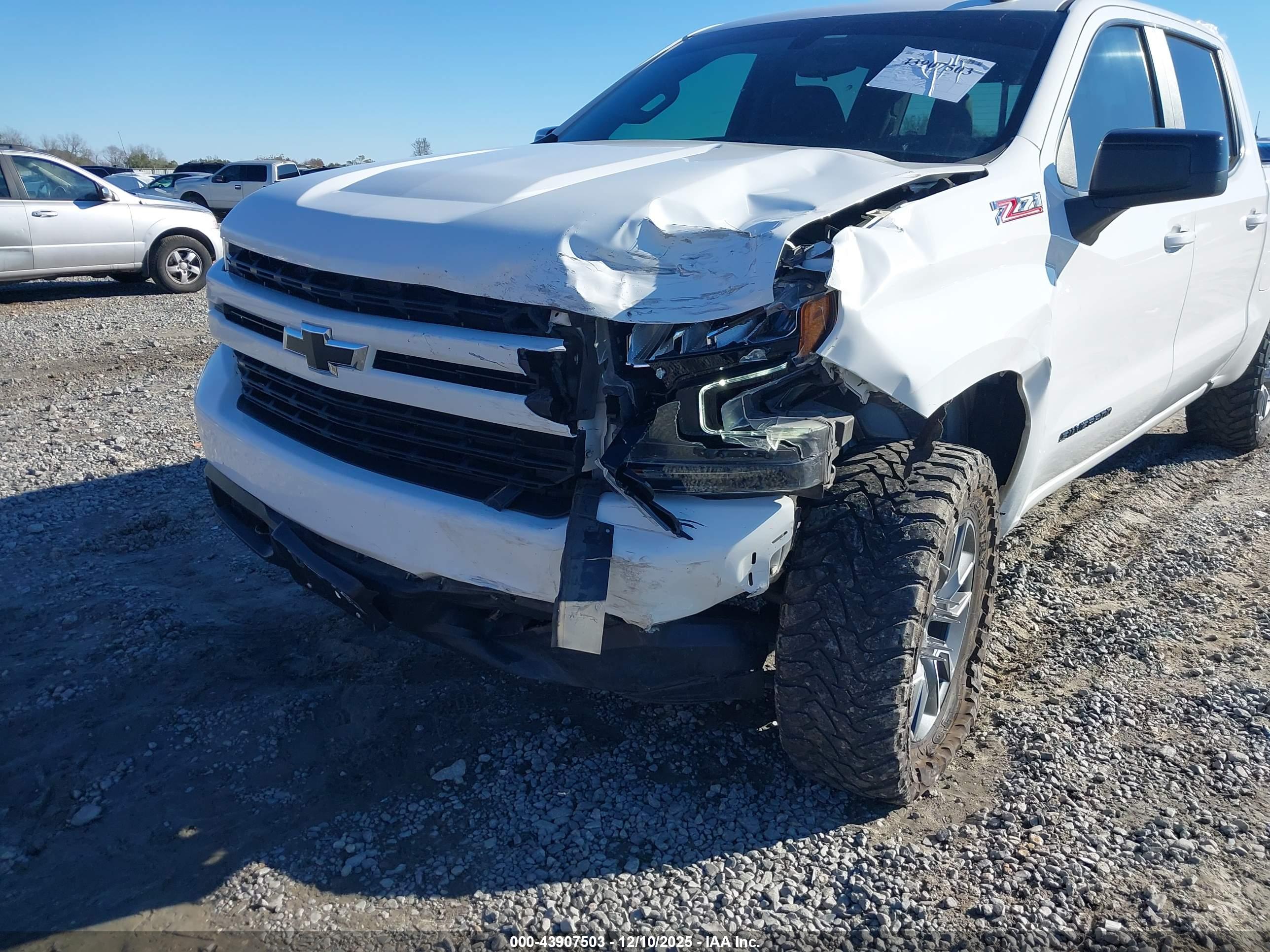CHEVROLET SILVERADO image 6
