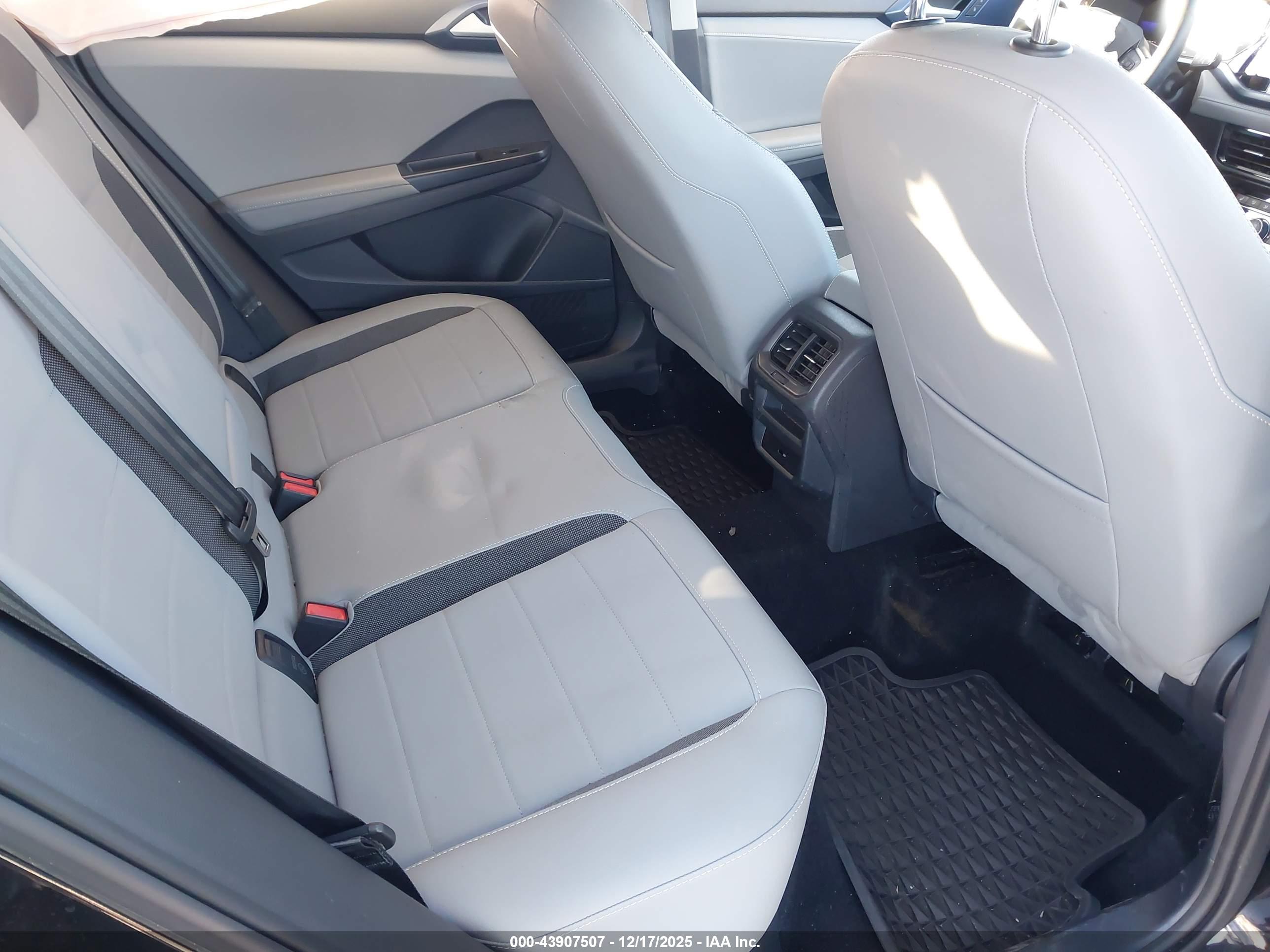 VOLKSWAGEN TAOS image 8