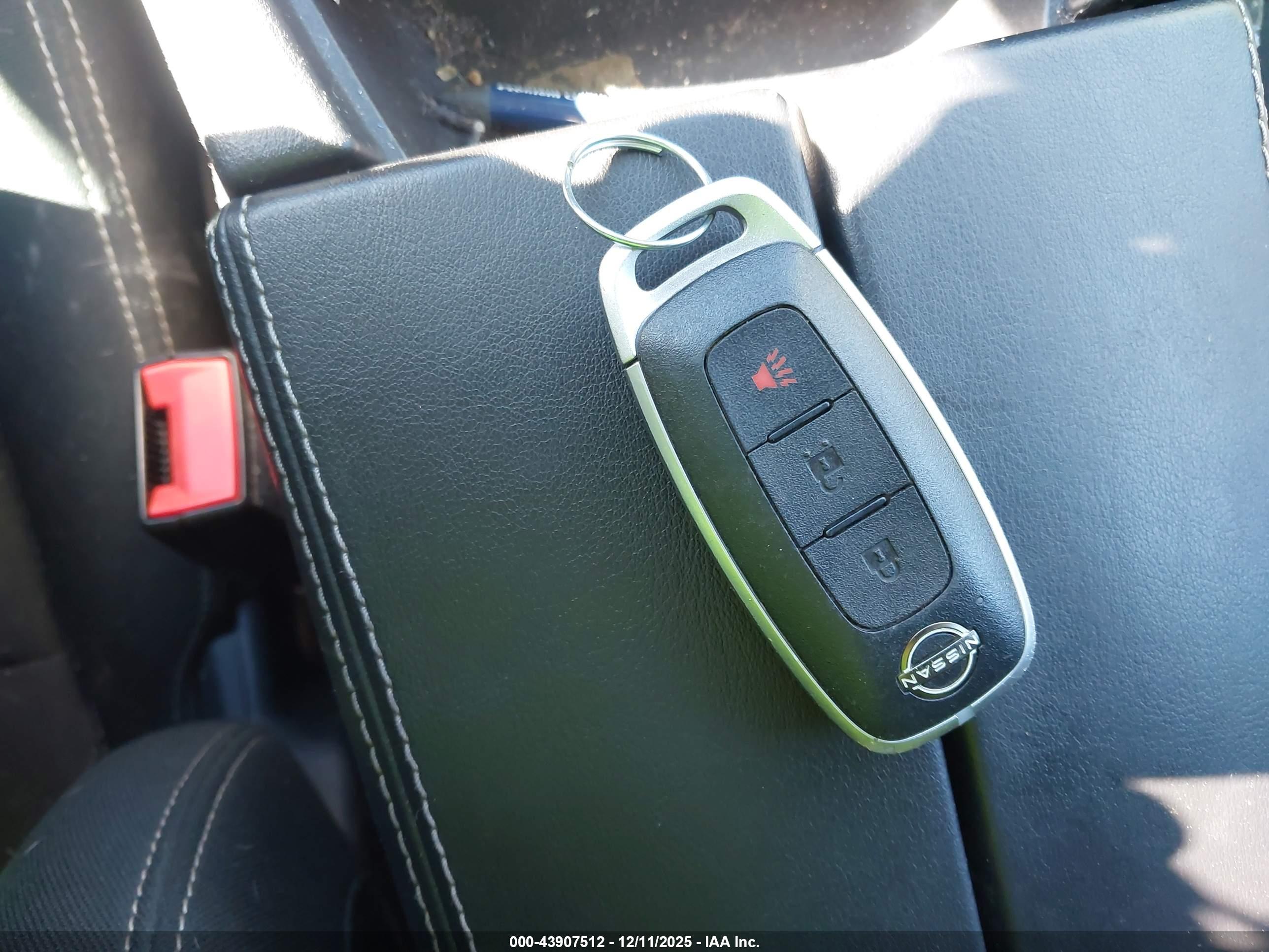 NISSAN ROGUE image 11
