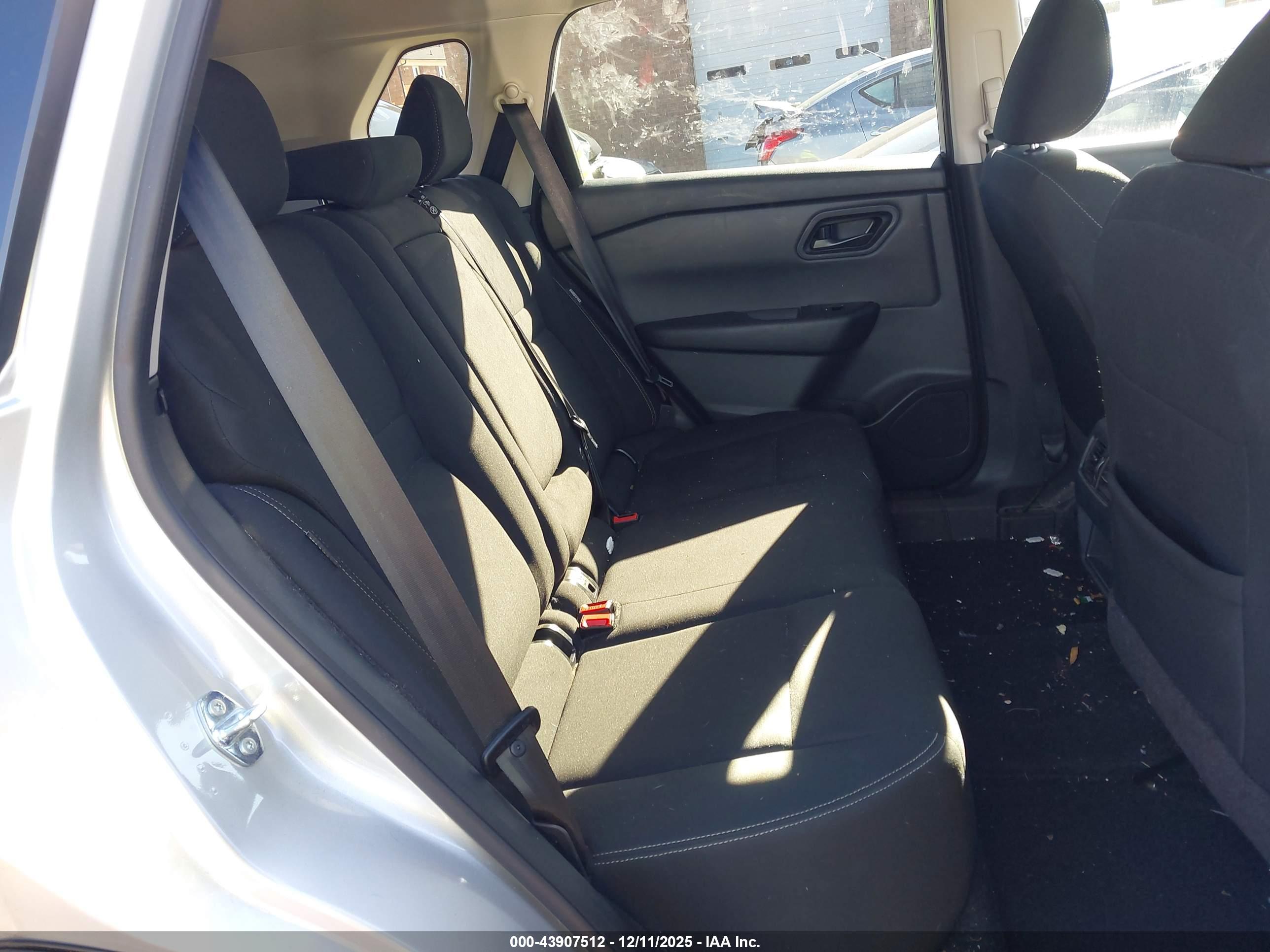 NISSAN ROGUE image 8