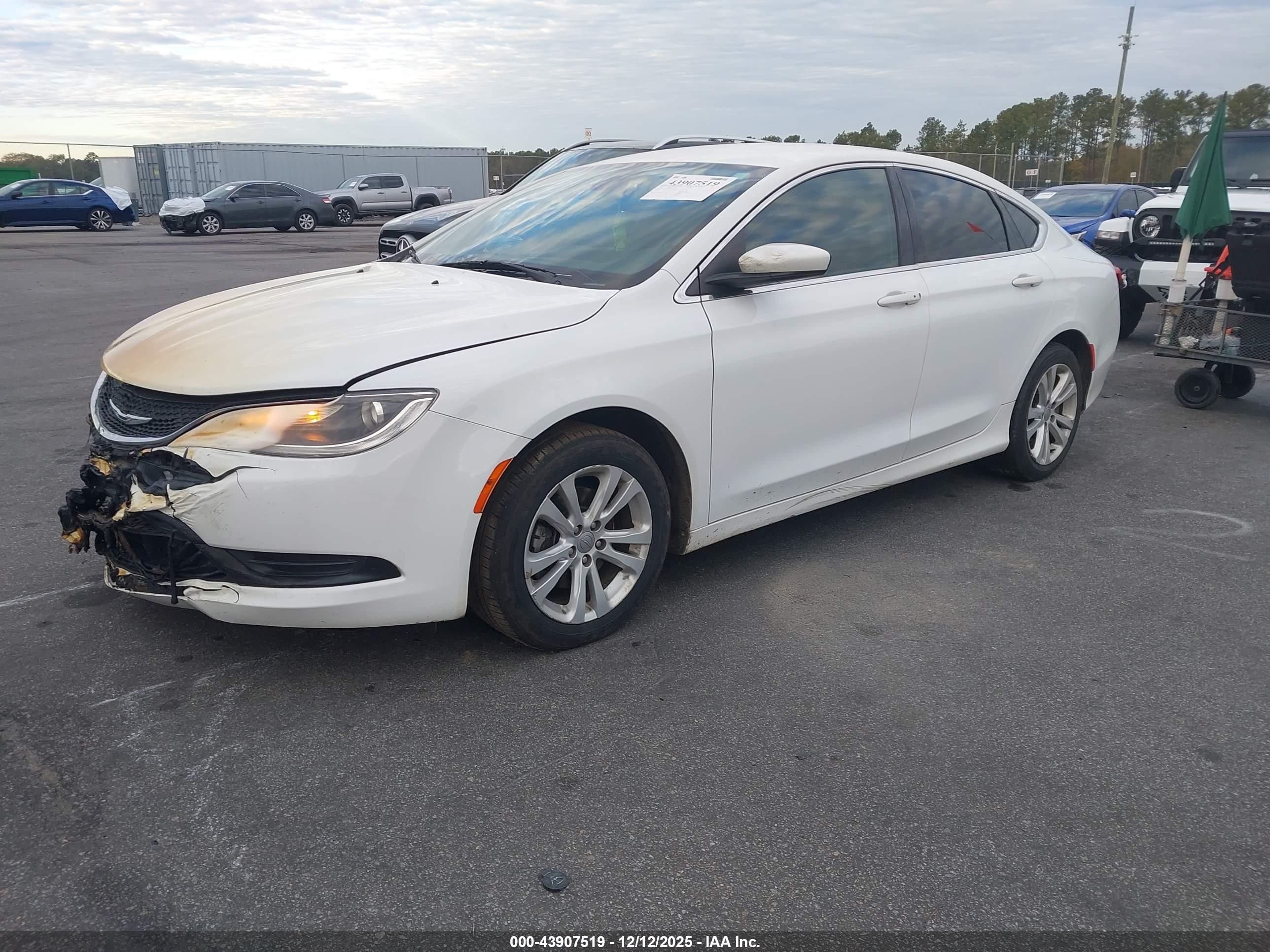 CHRYSLER 200 image 2