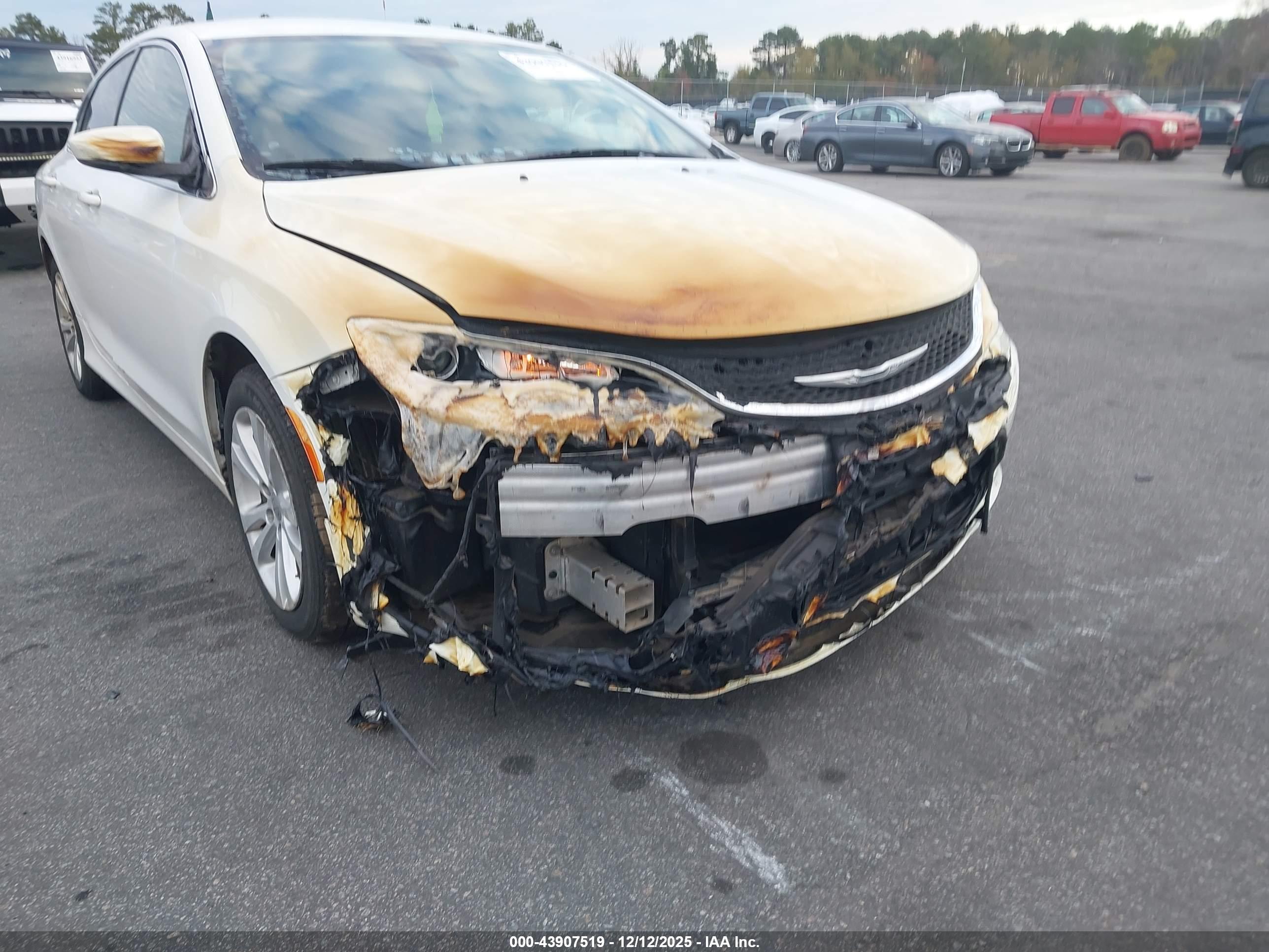 CHRYSLER 200 image 6
