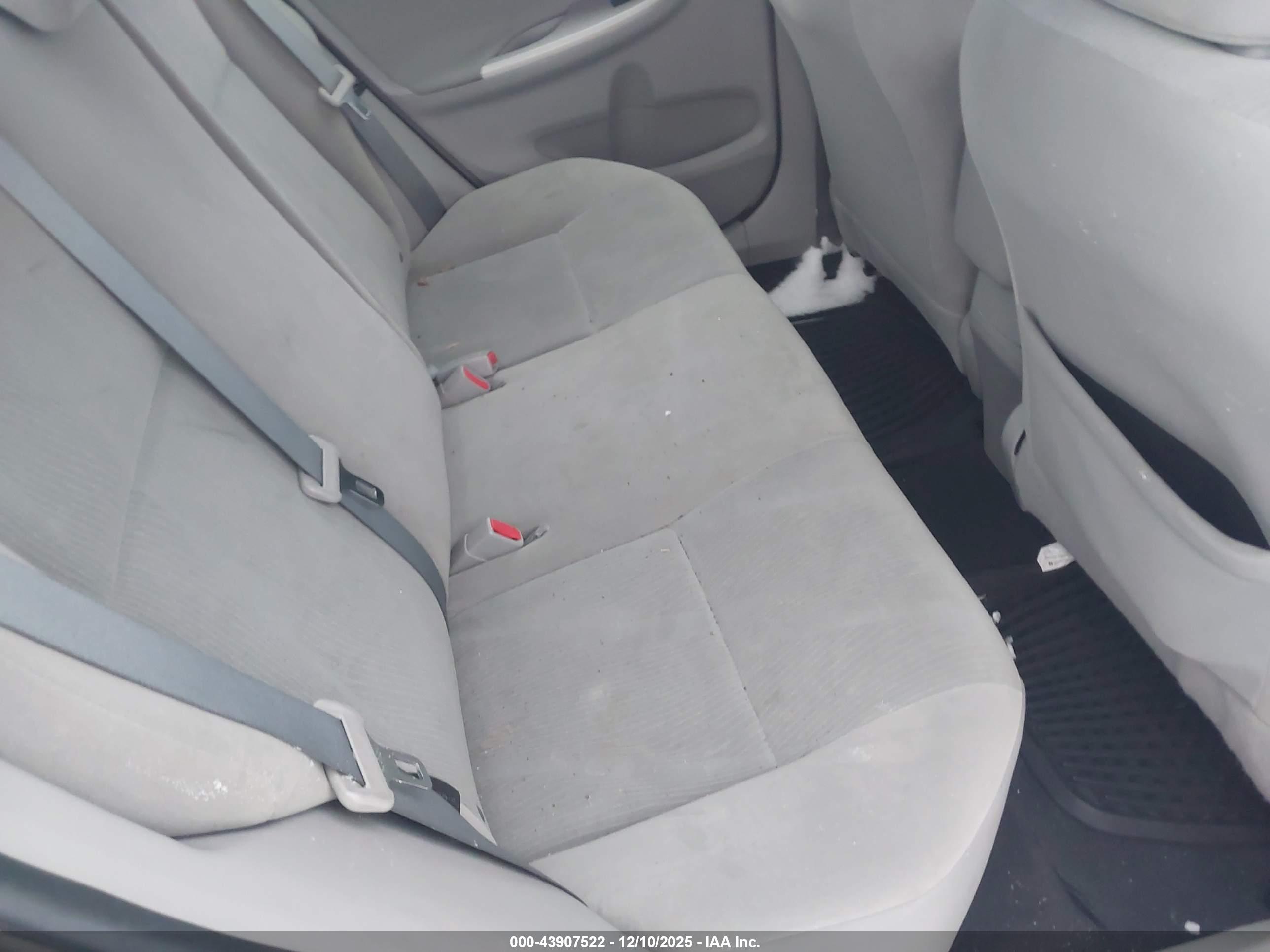 TOYOTA COROLLA image 8