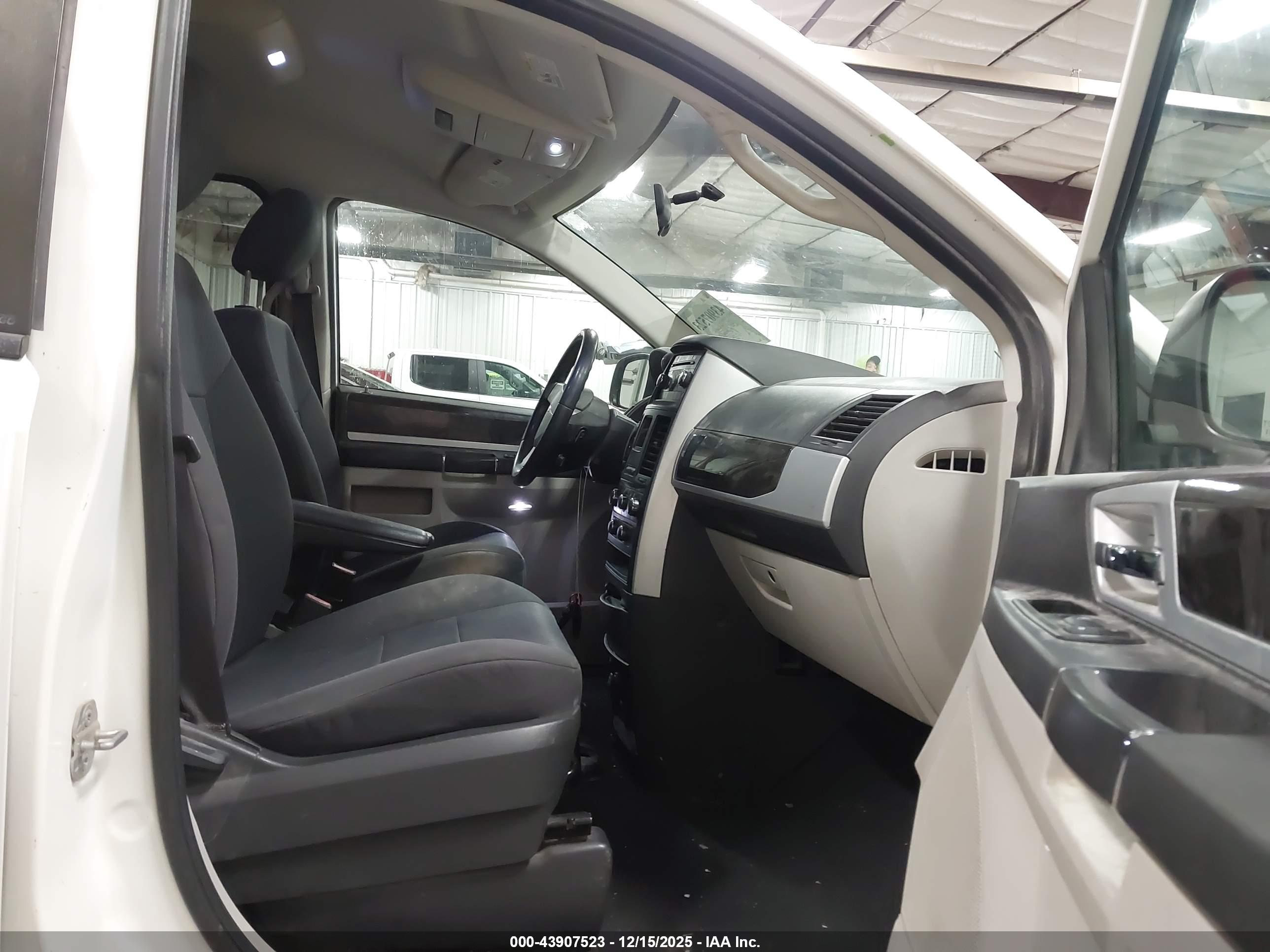 DODGE GRAND image 5