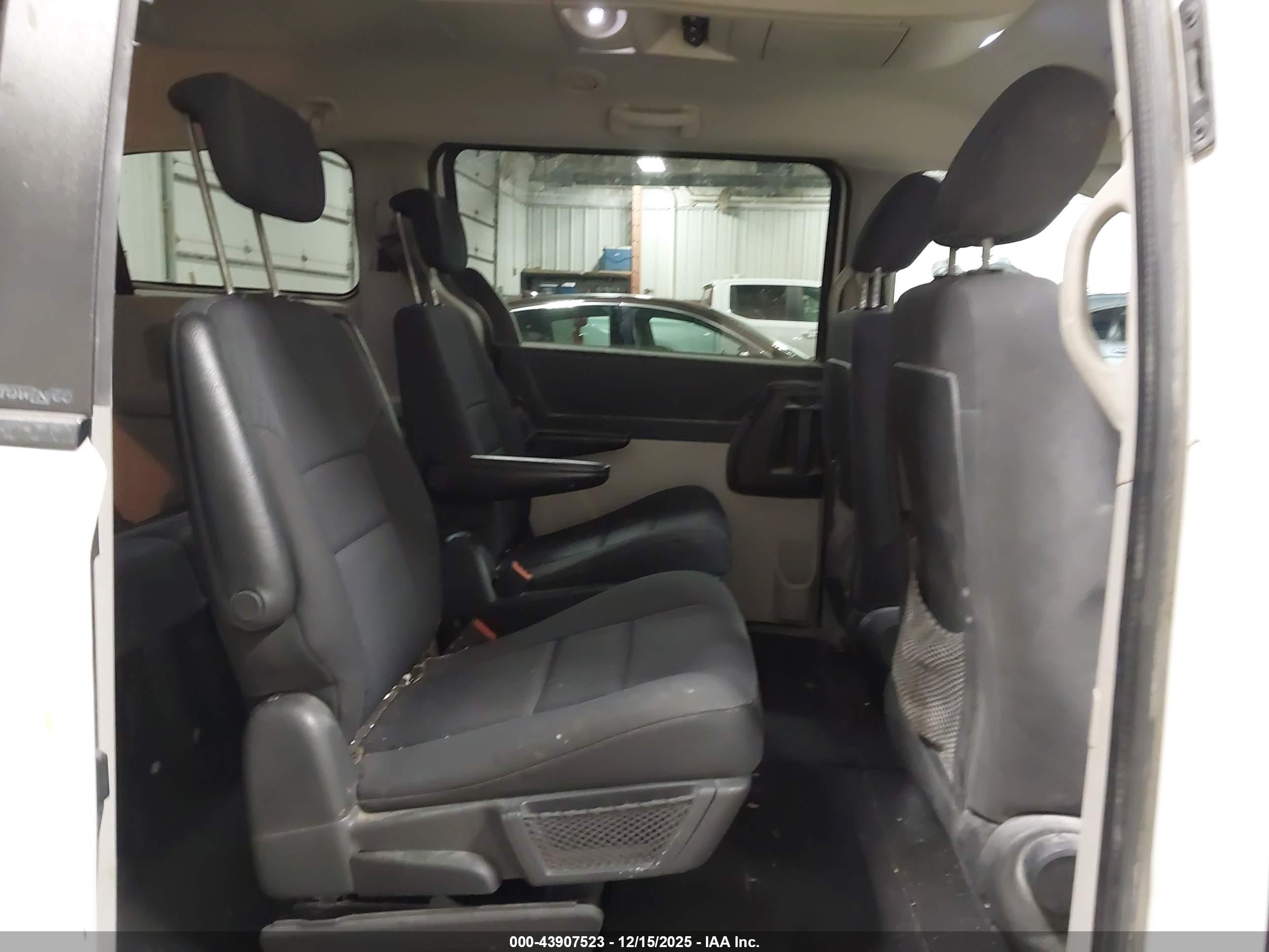 DODGE GRAND image 8