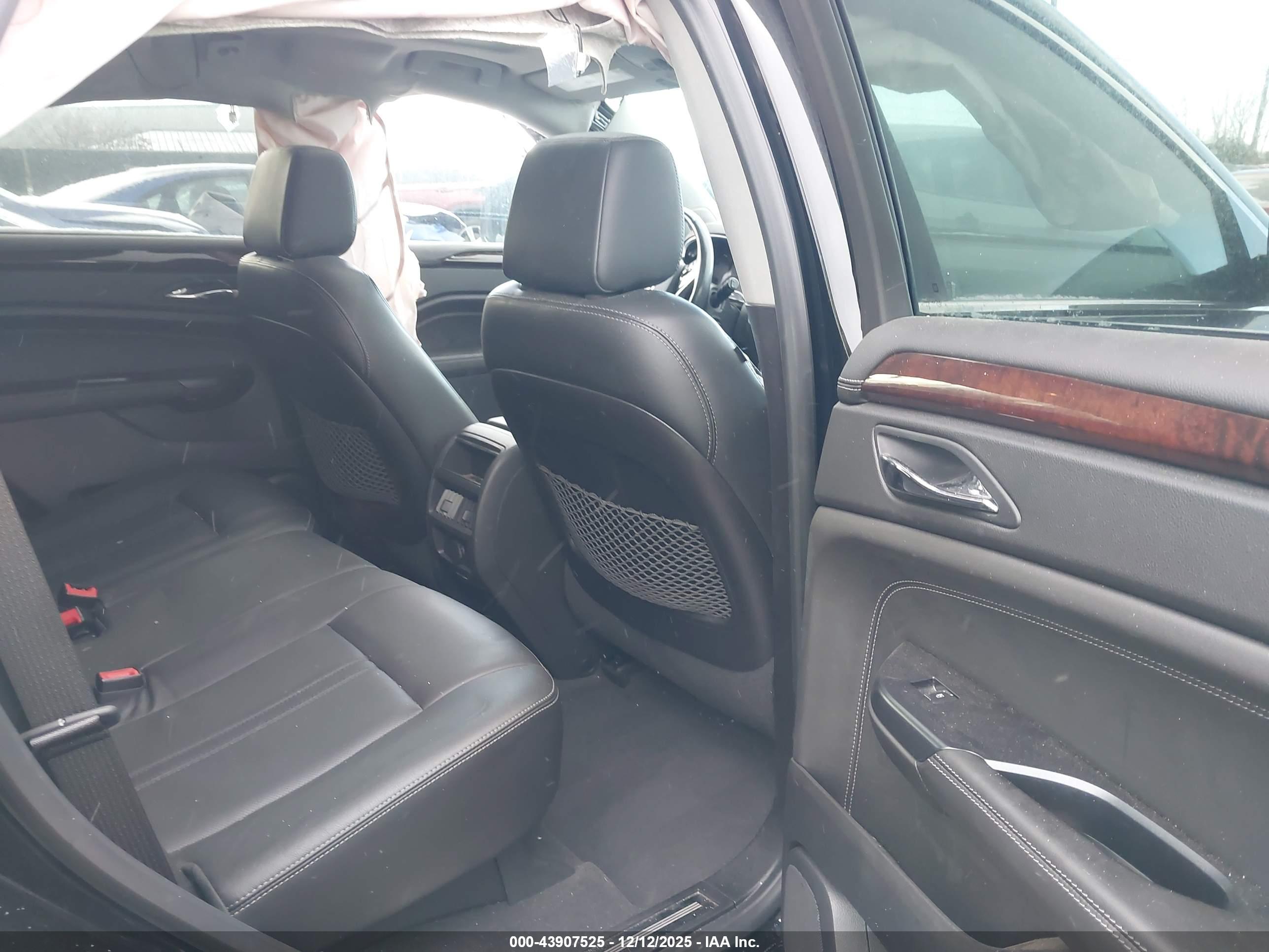 CADILLAC SRX image 8
