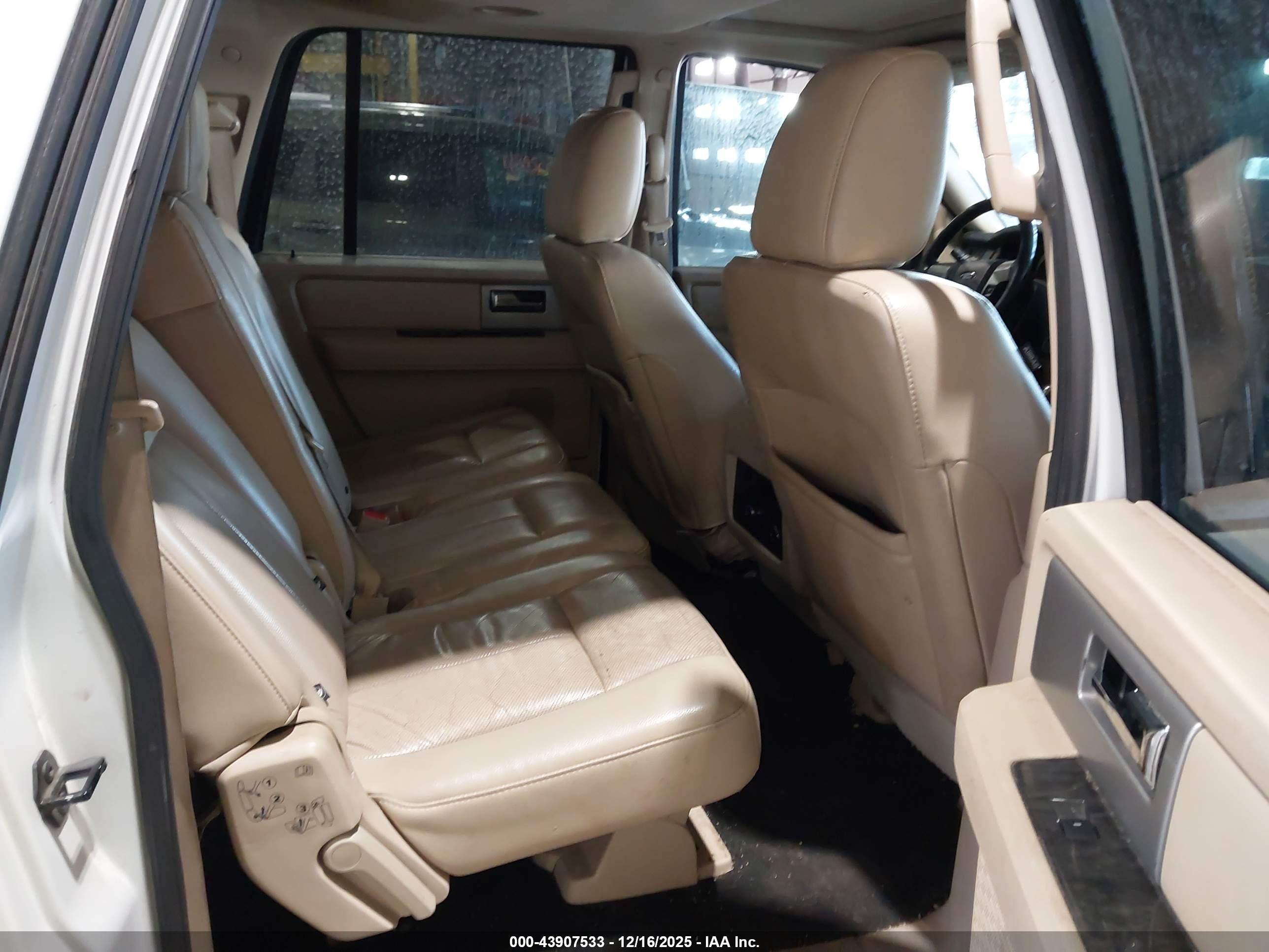 FORD EXPEDITION image 8