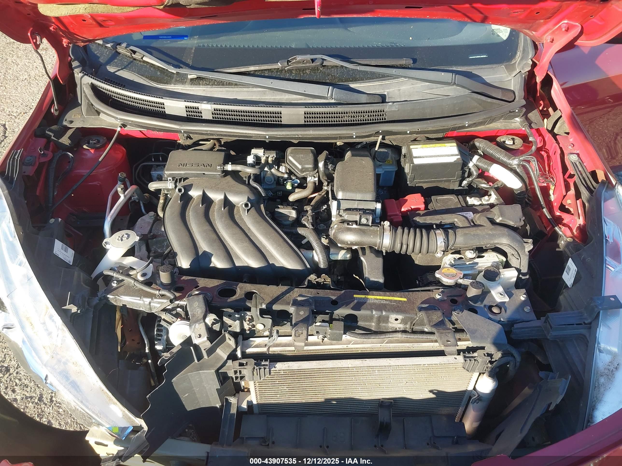 NISSAN VERSA image 10