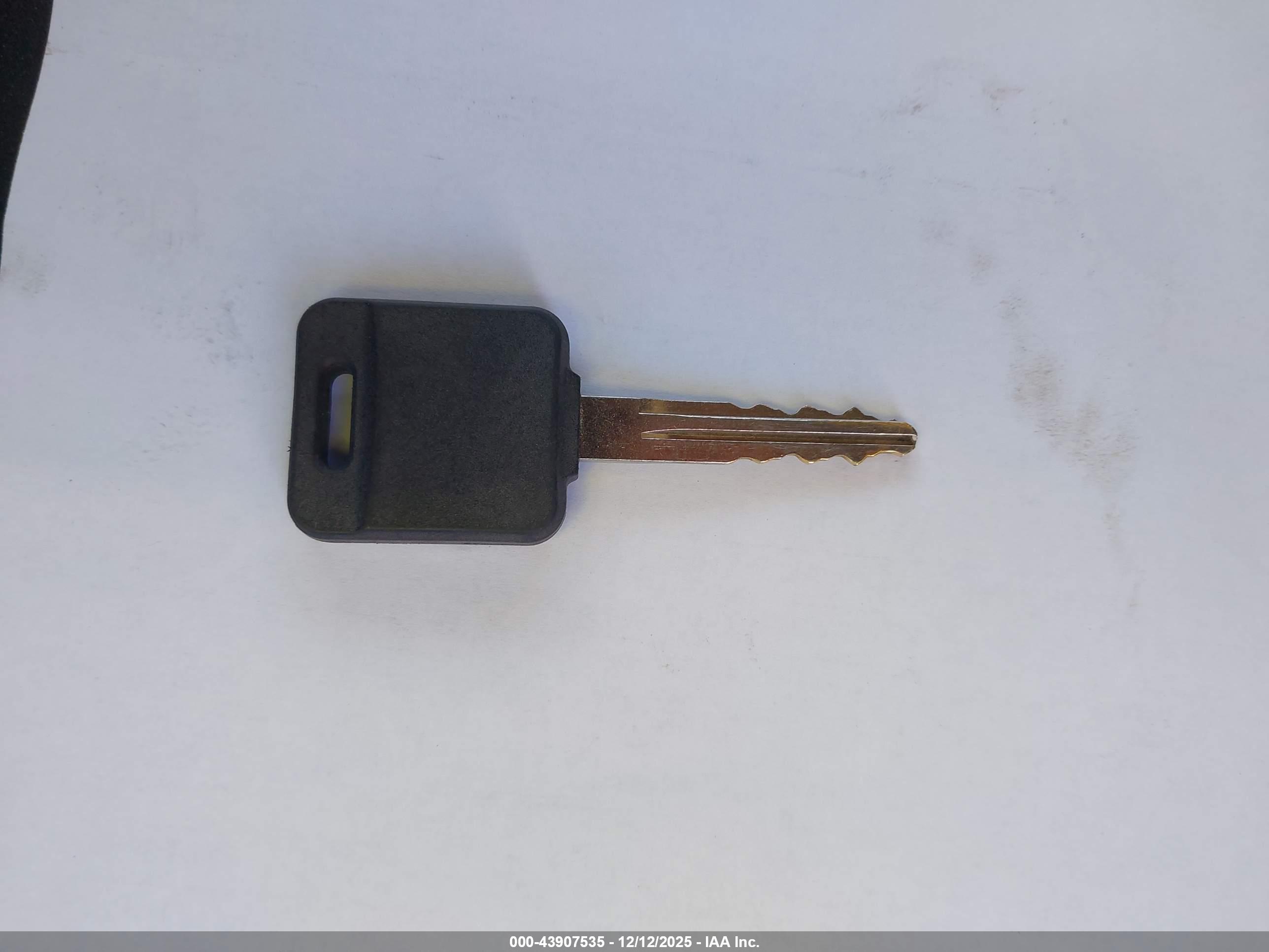 NISSAN VERSA image 11