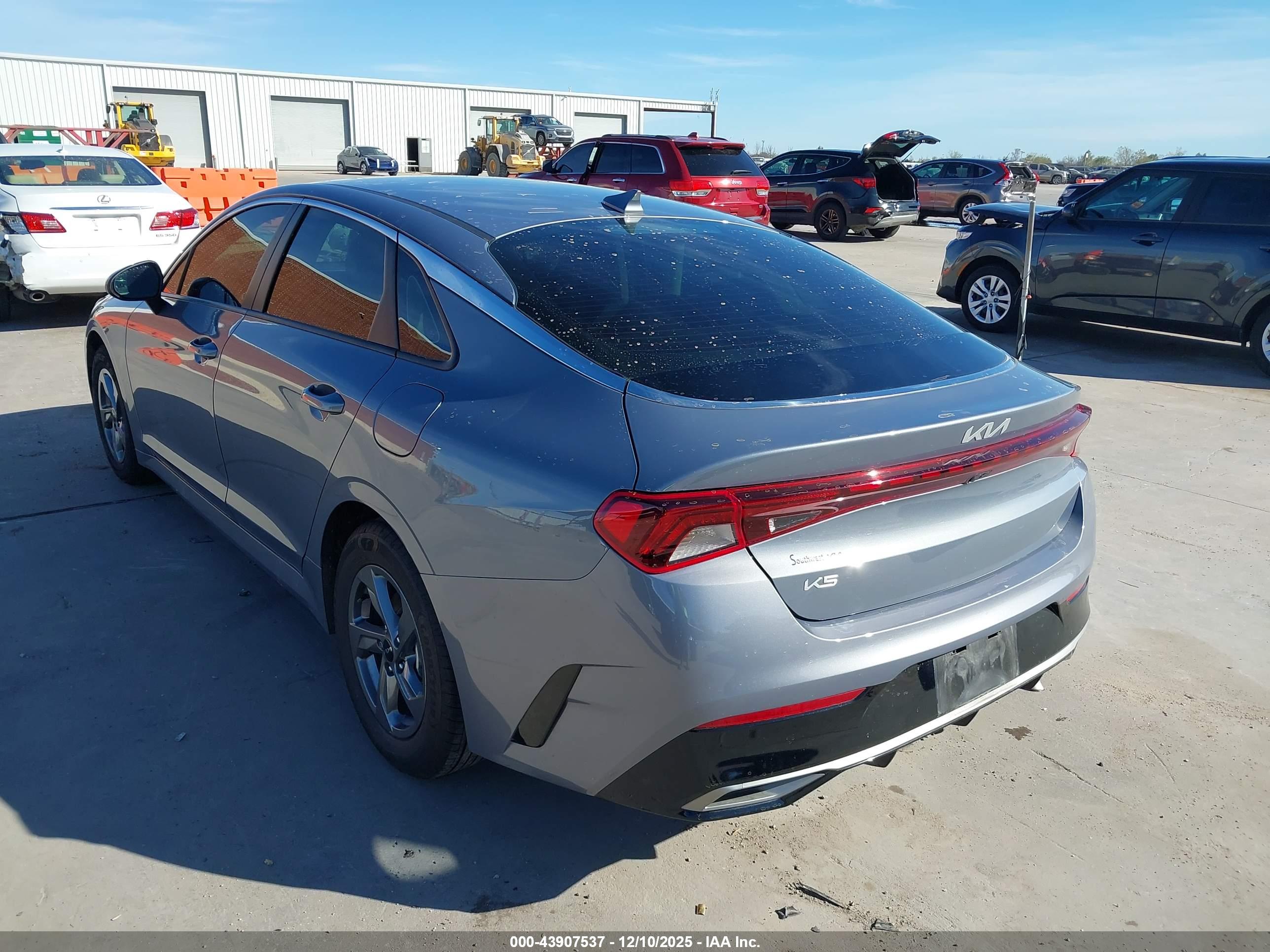 KIA K5 image 3