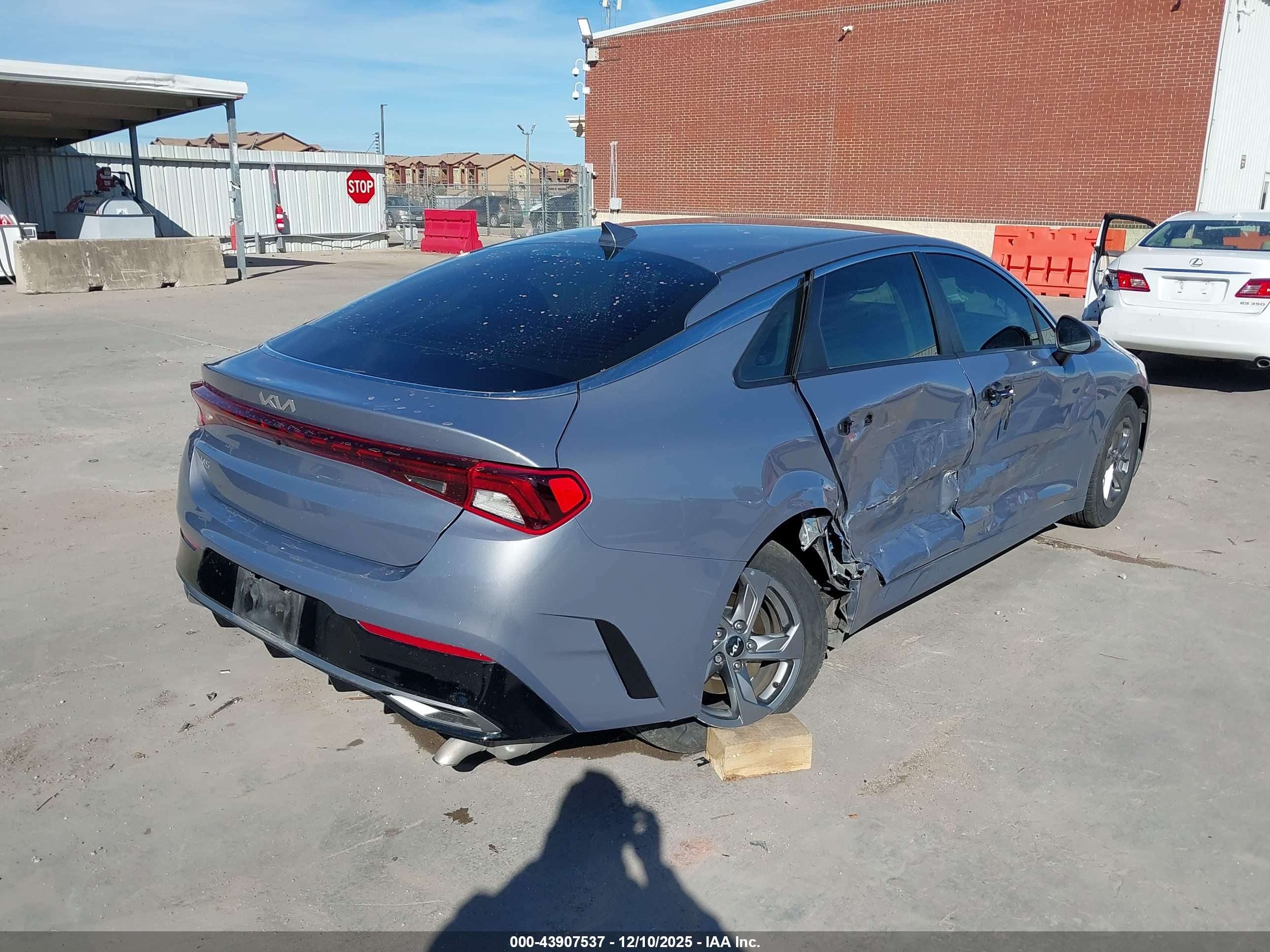 KIA K5 image 4
