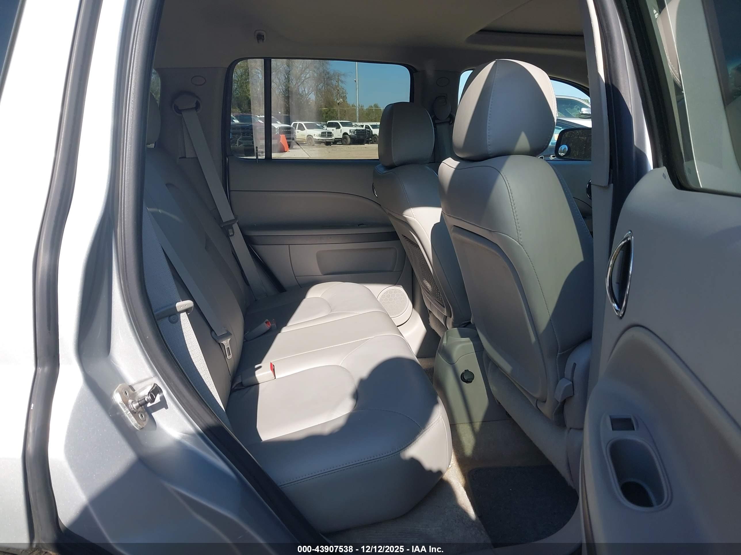 CHEVROLET HHR image 8