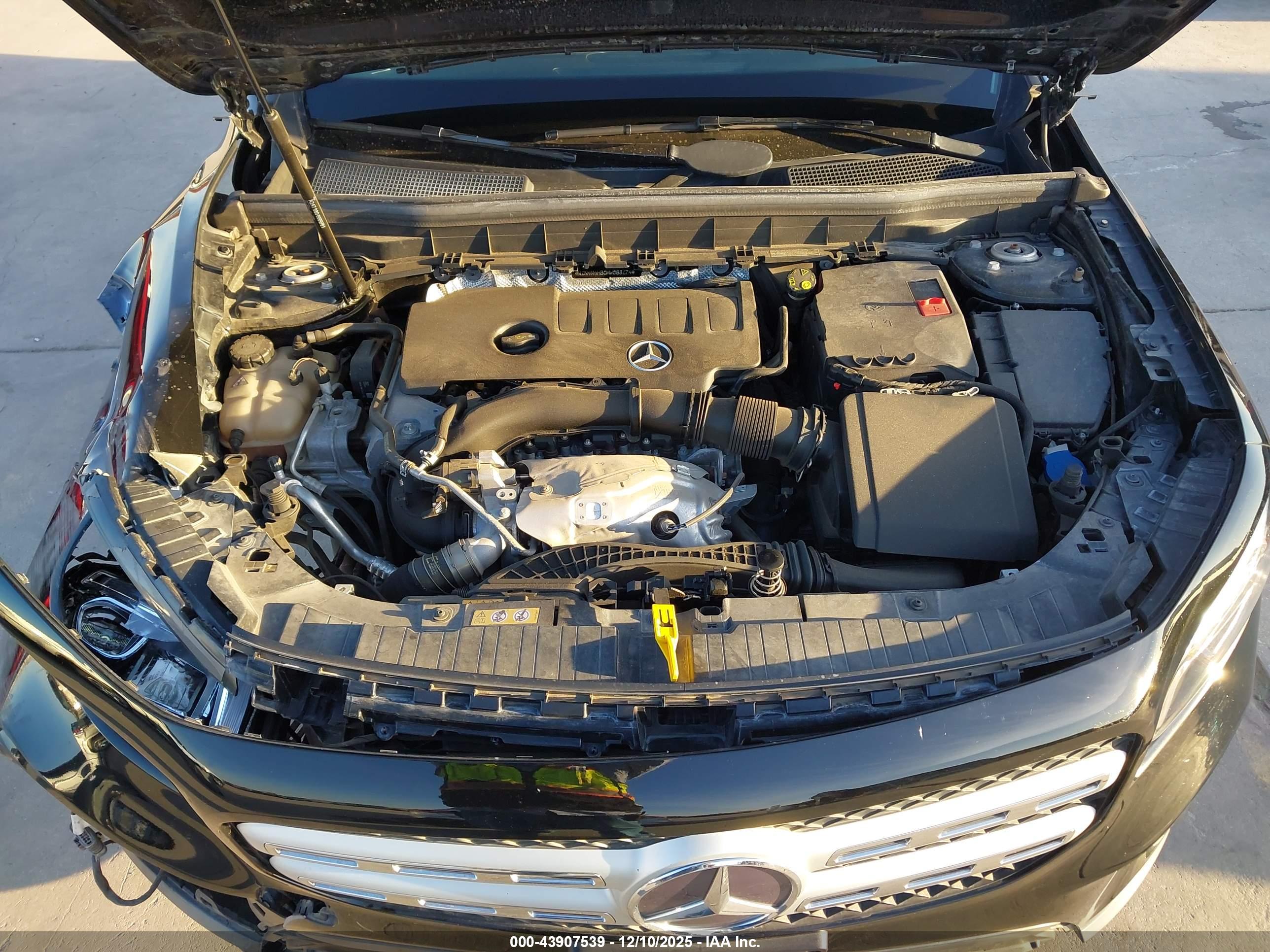 MERCEDES-BENZ GLB image 10