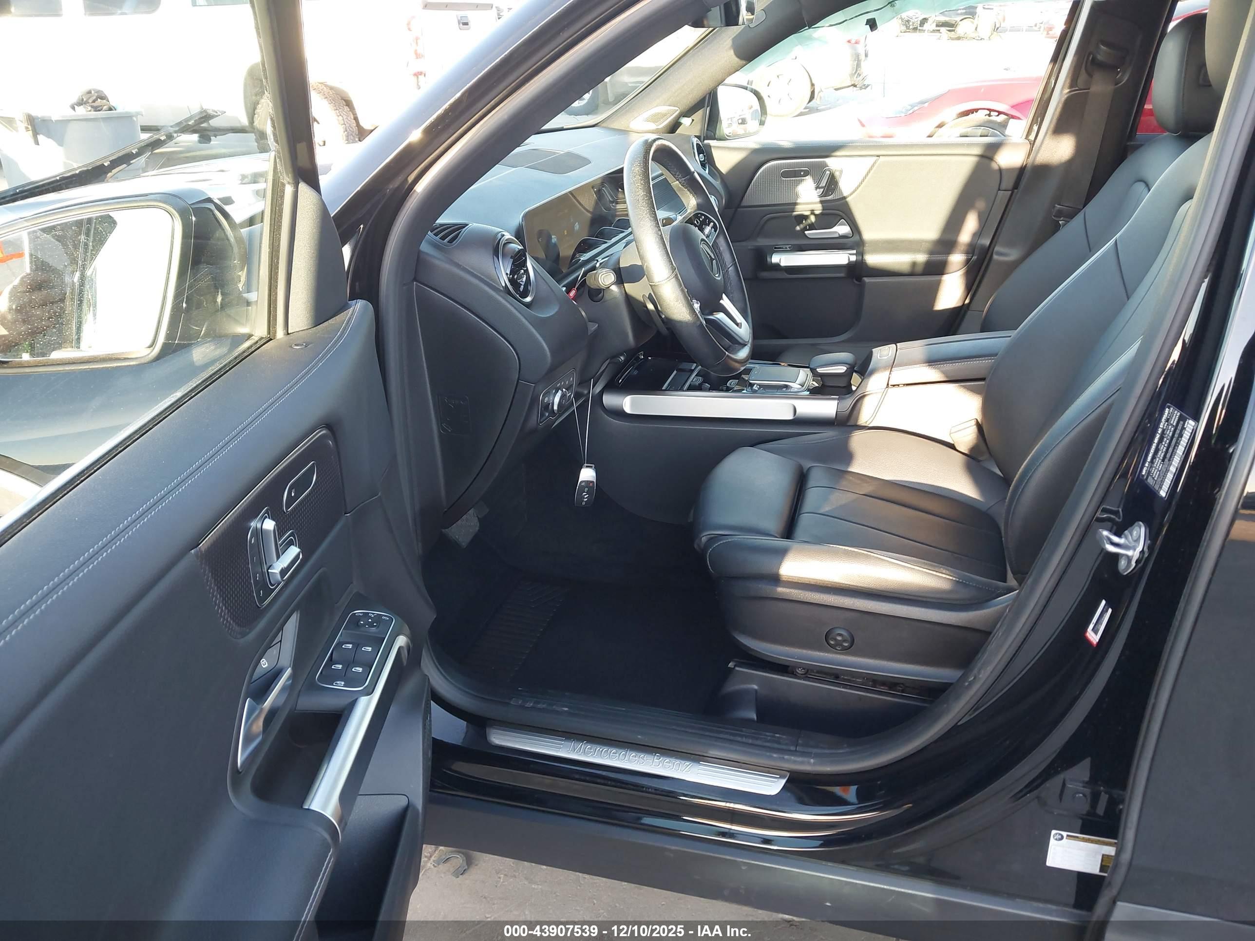 MERCEDES-BENZ GLB image 5