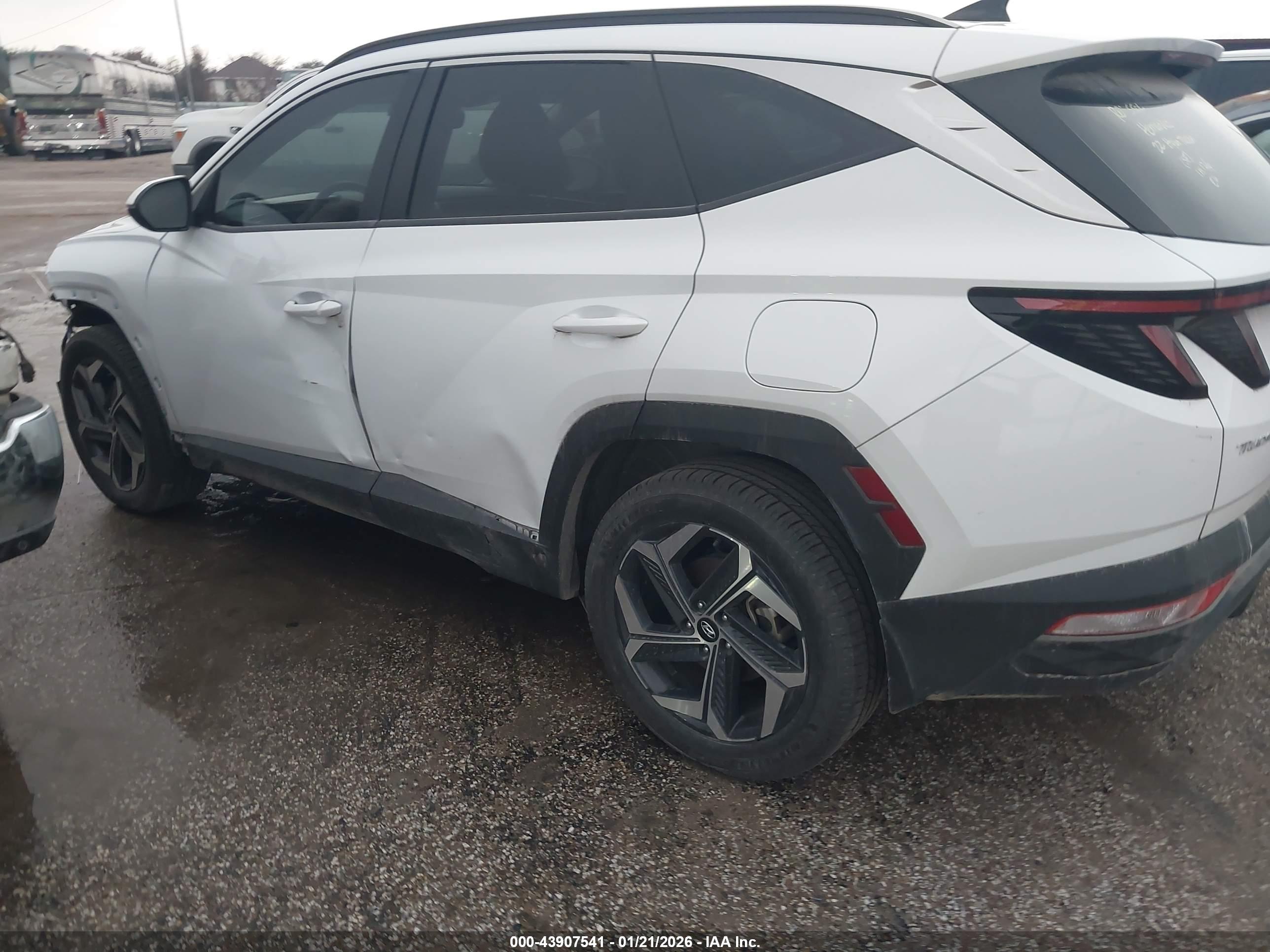 HYUNDAI TUCSON image 3