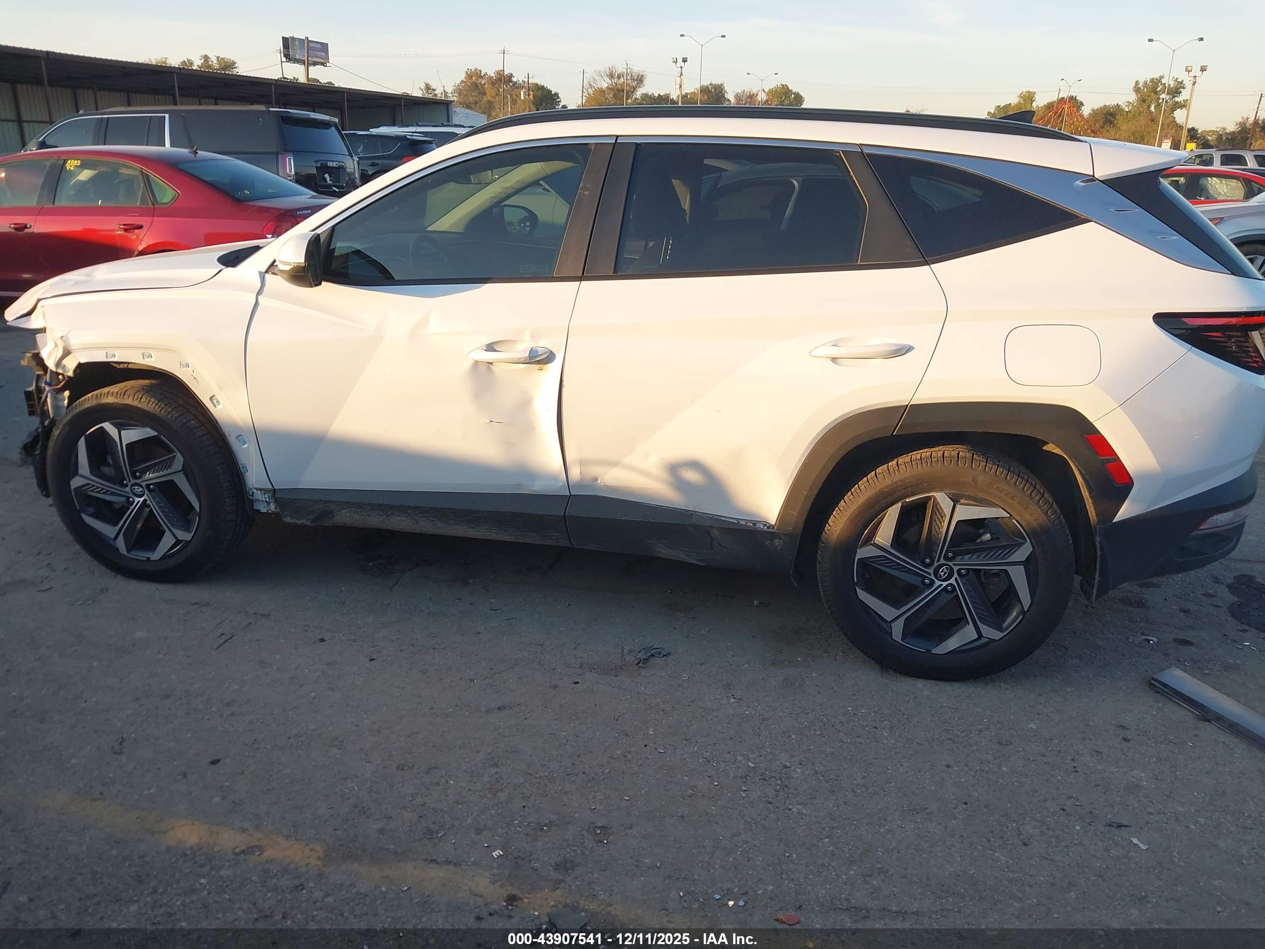 HYUNDAI TUCSON image 6