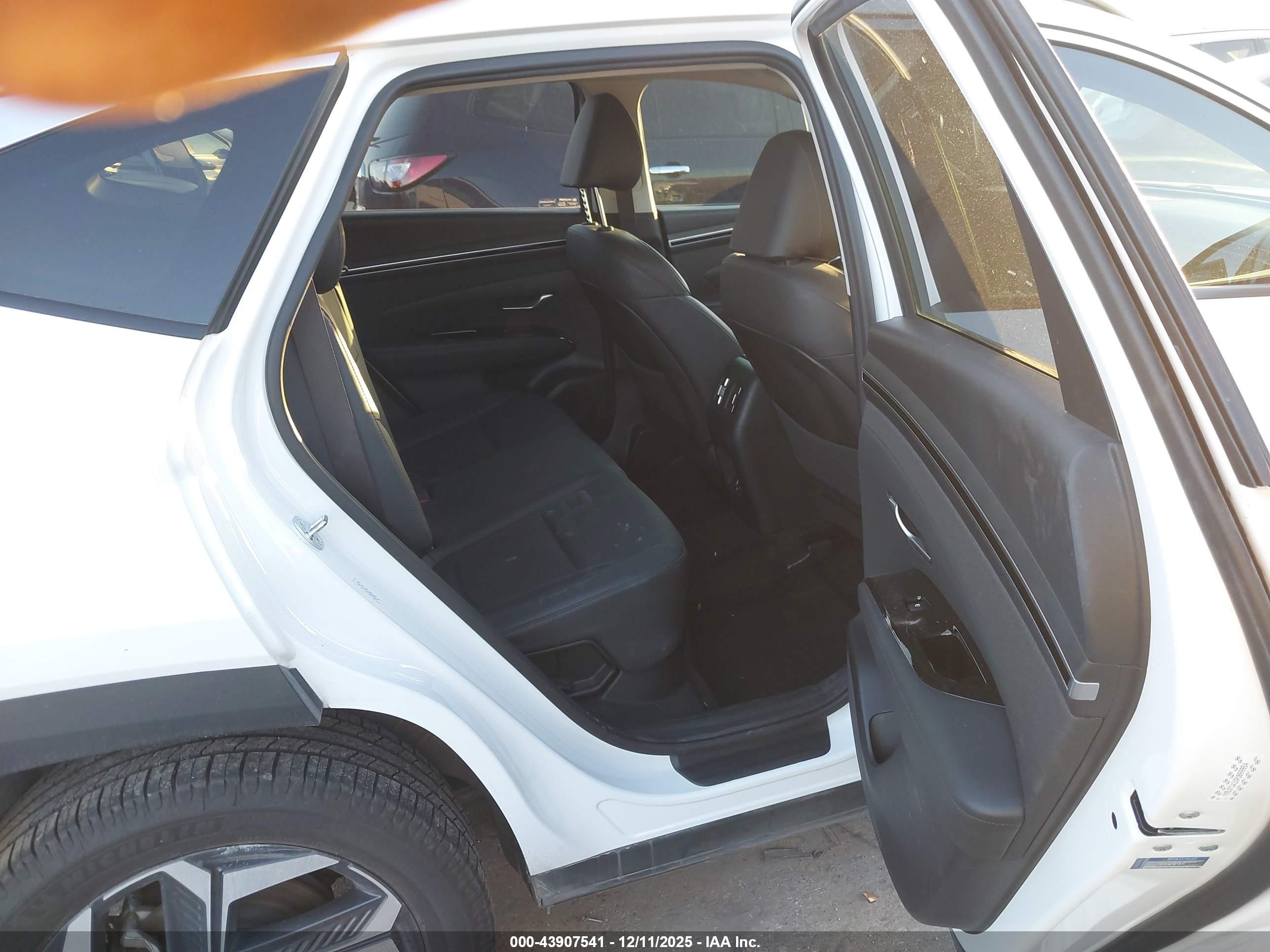 HYUNDAI TUCSON image 8