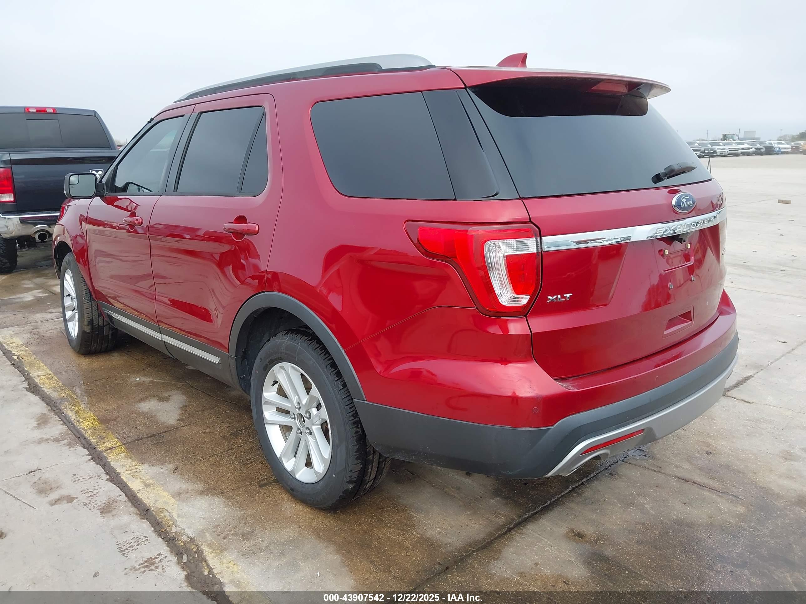 FORD EXPLORER image 3