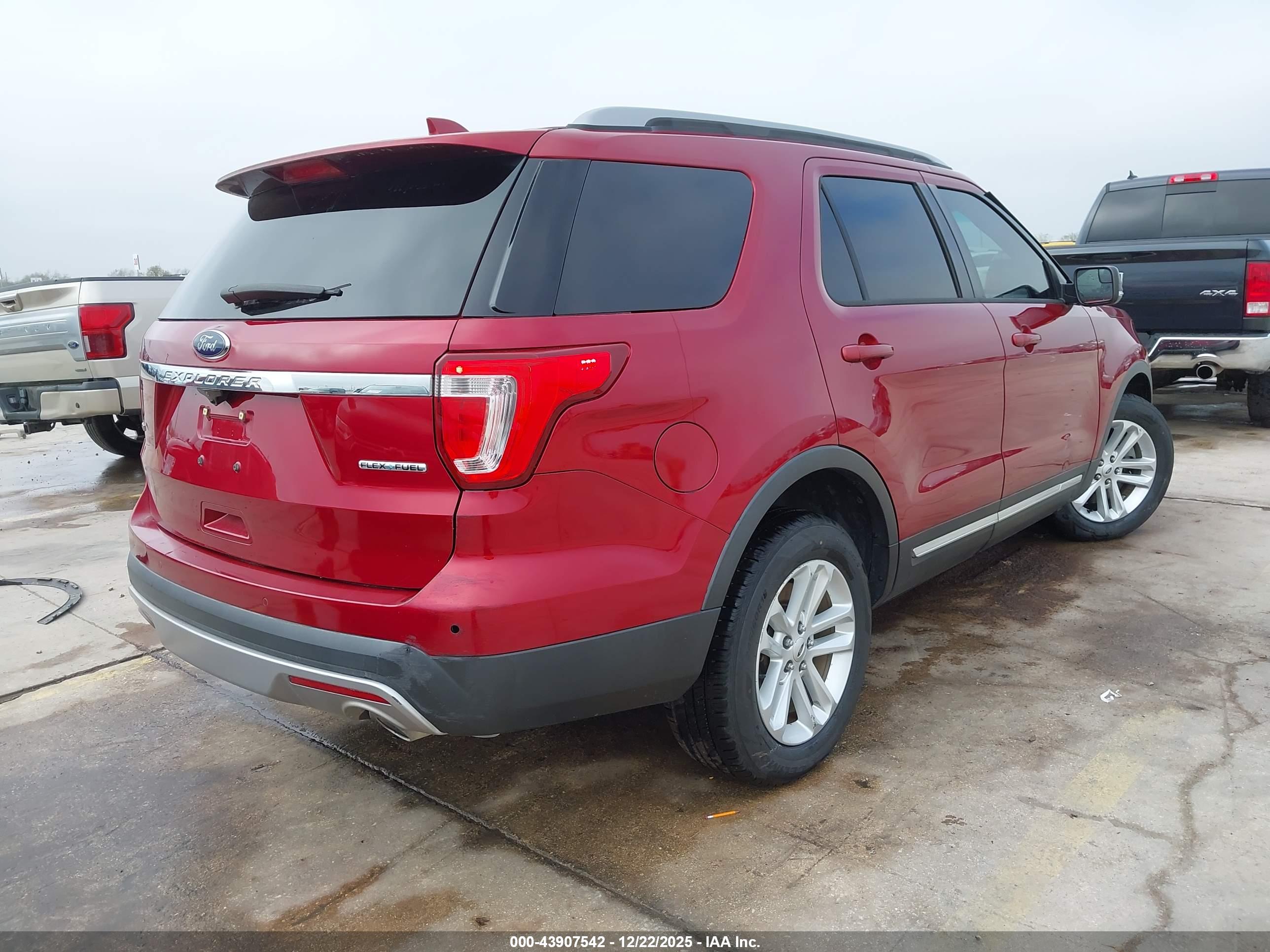 FORD EXPLORER image 4