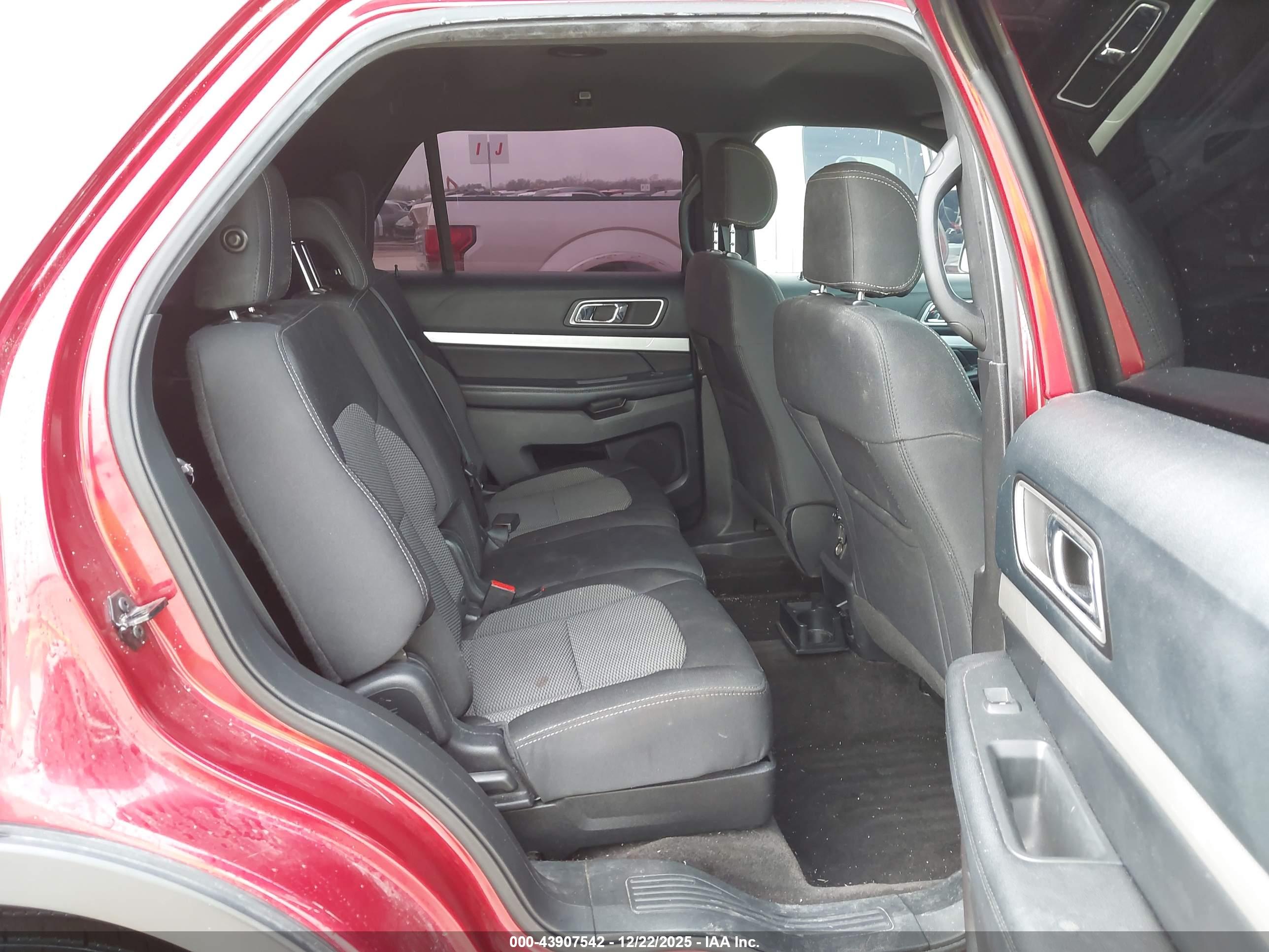 FORD EXPLORER image 8
