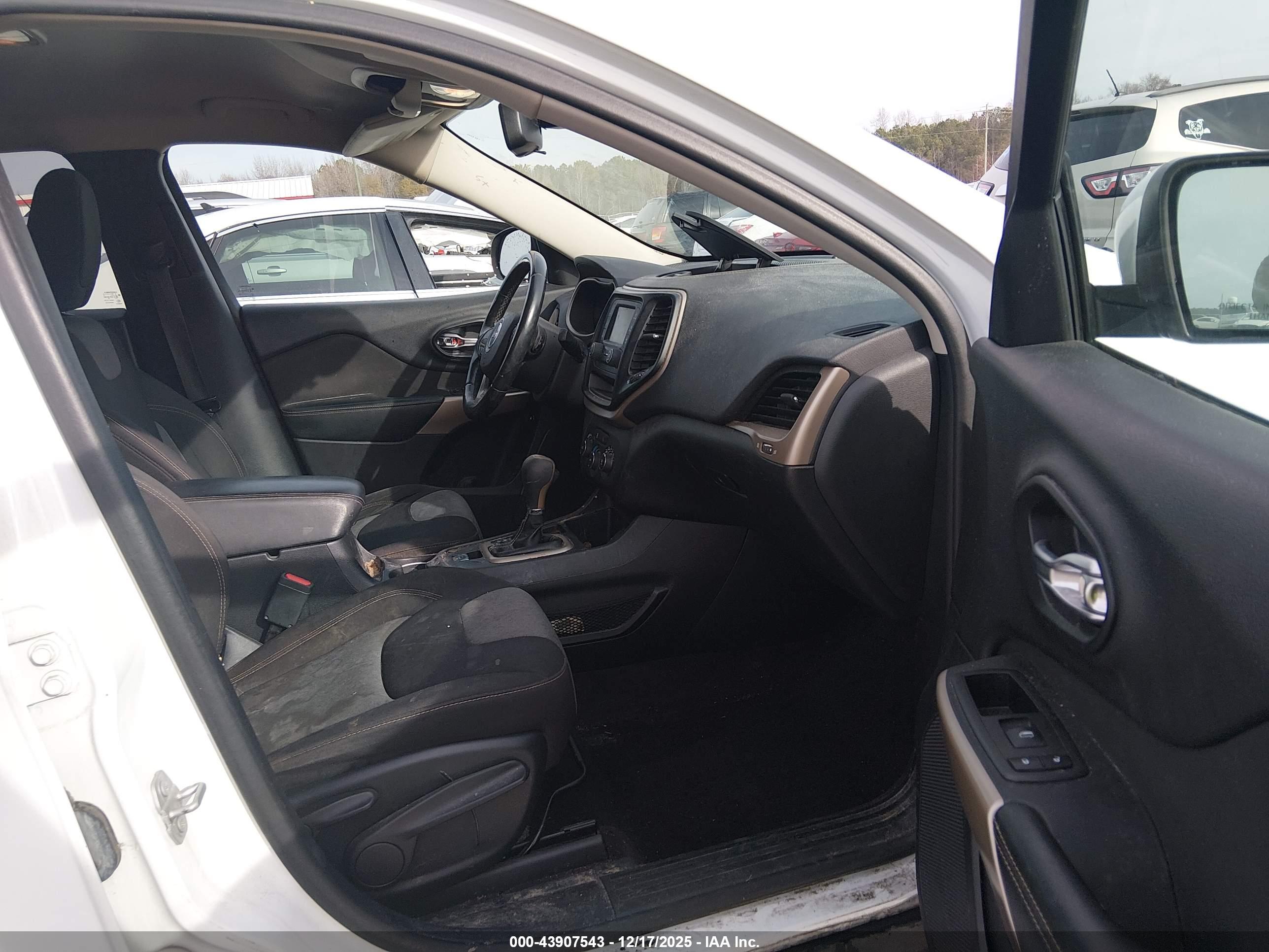 JEEP CHEROKEE image 5