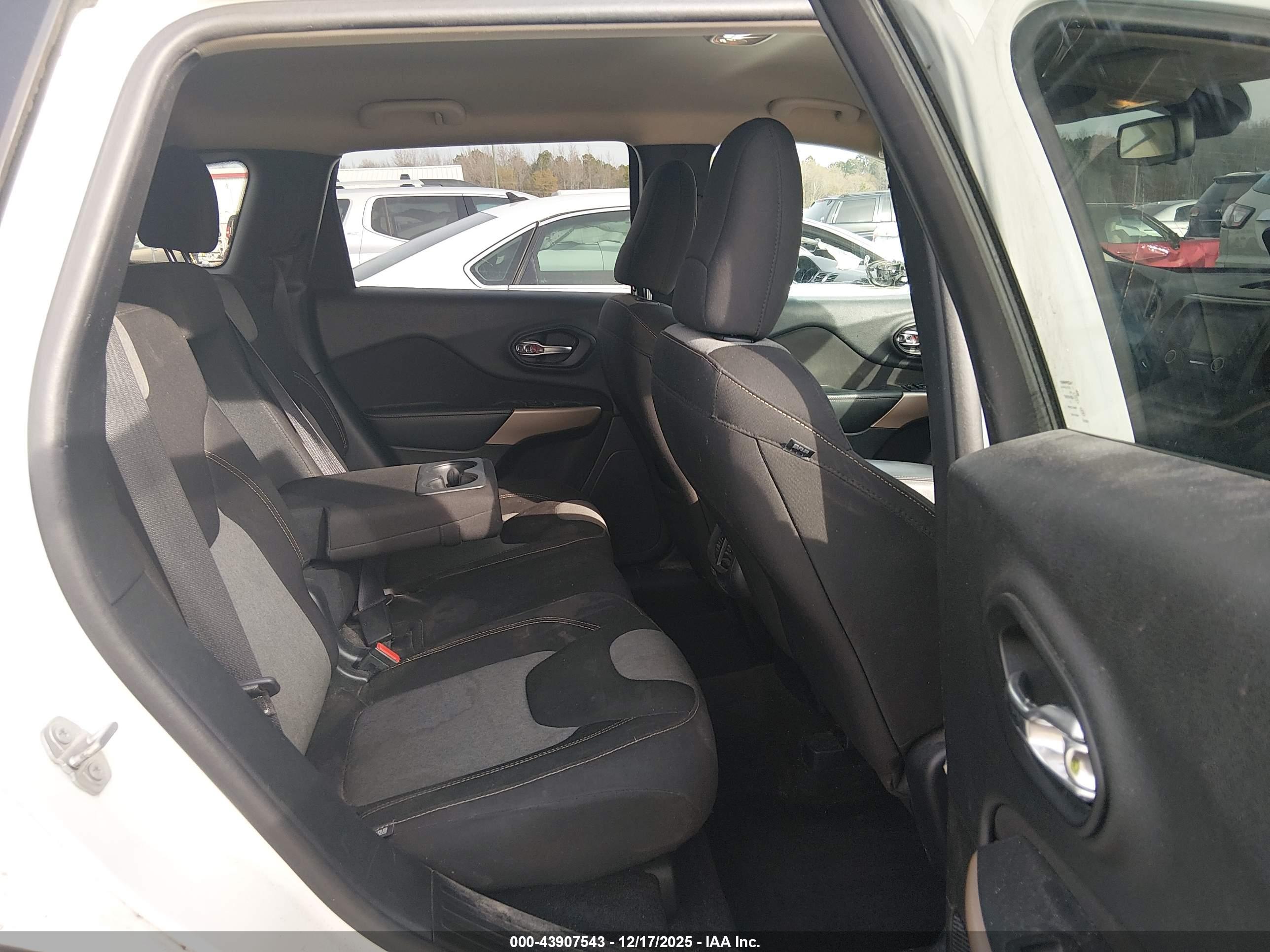 JEEP CHEROKEE image 8
