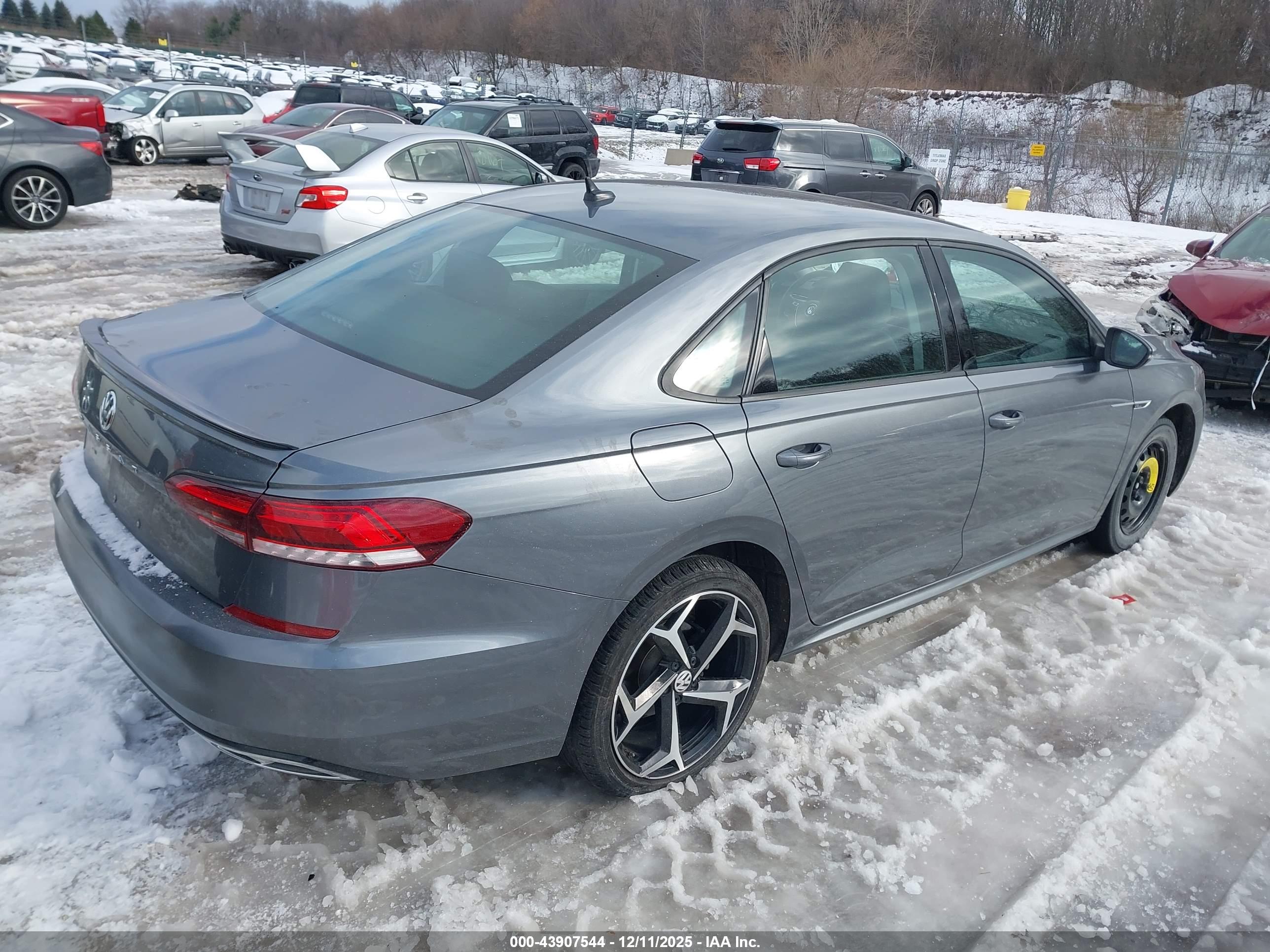 VOLKSWAGEN PASSAT image 4