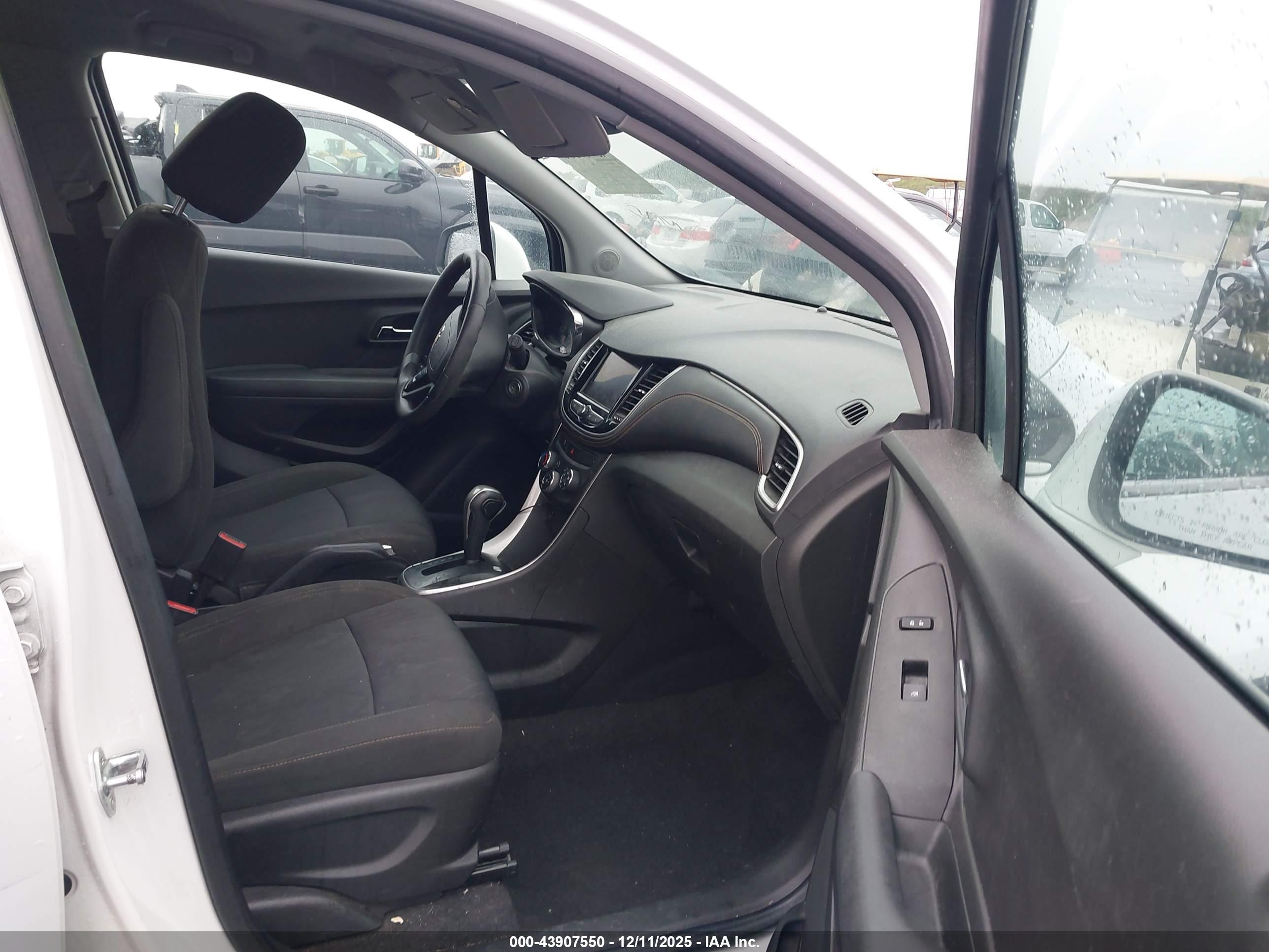 CHEVROLET TRAX image 5