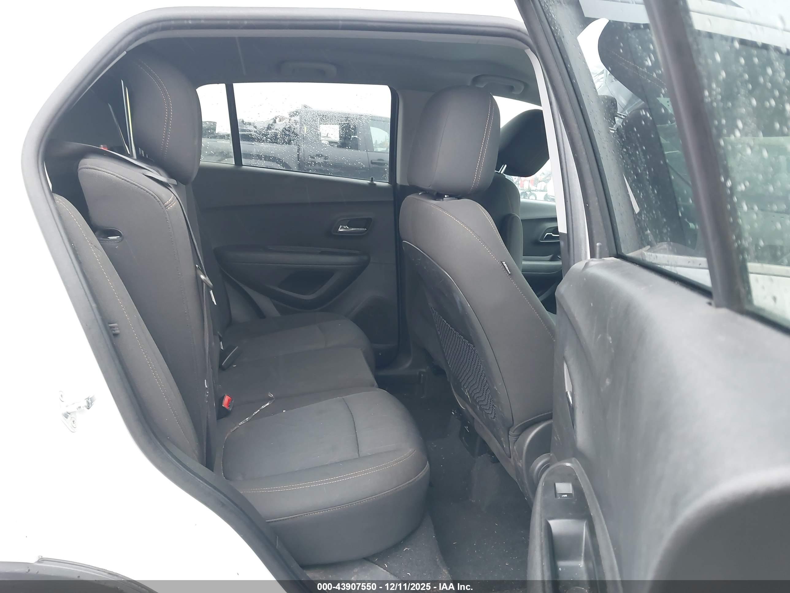 CHEVROLET TRAX image 8