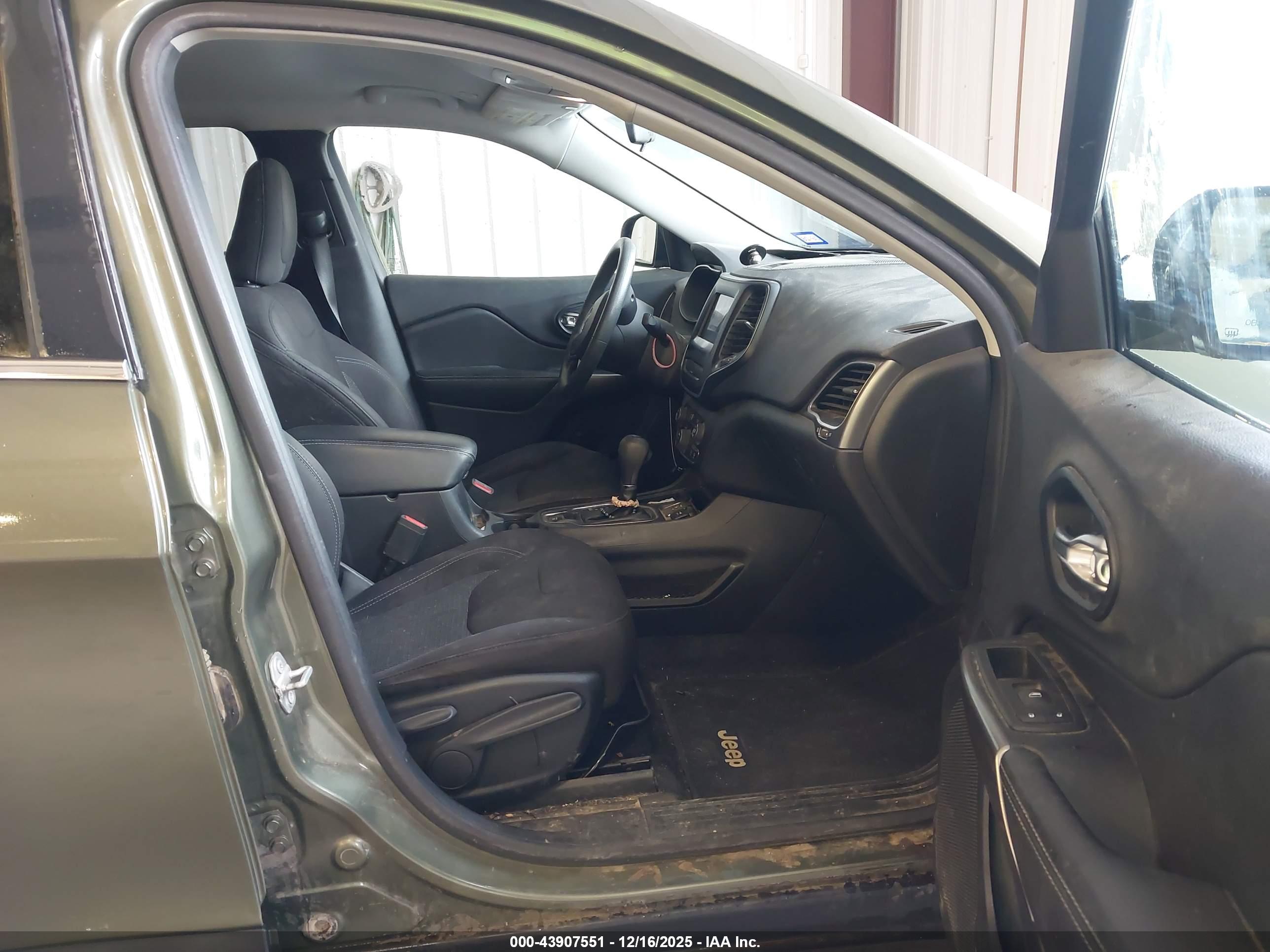 JEEP CHEROKEE image 5