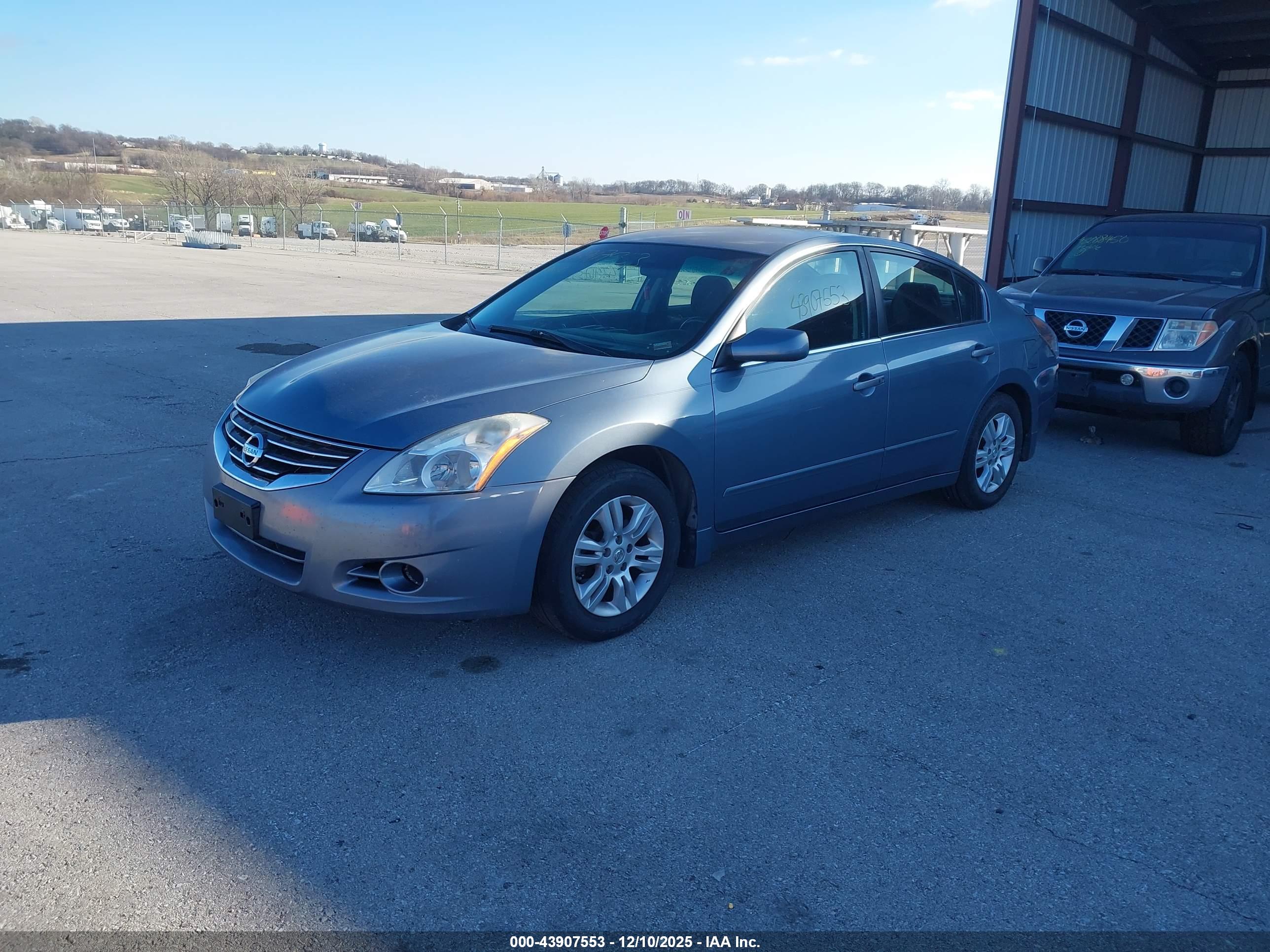 NISSAN ALTIMA image 2