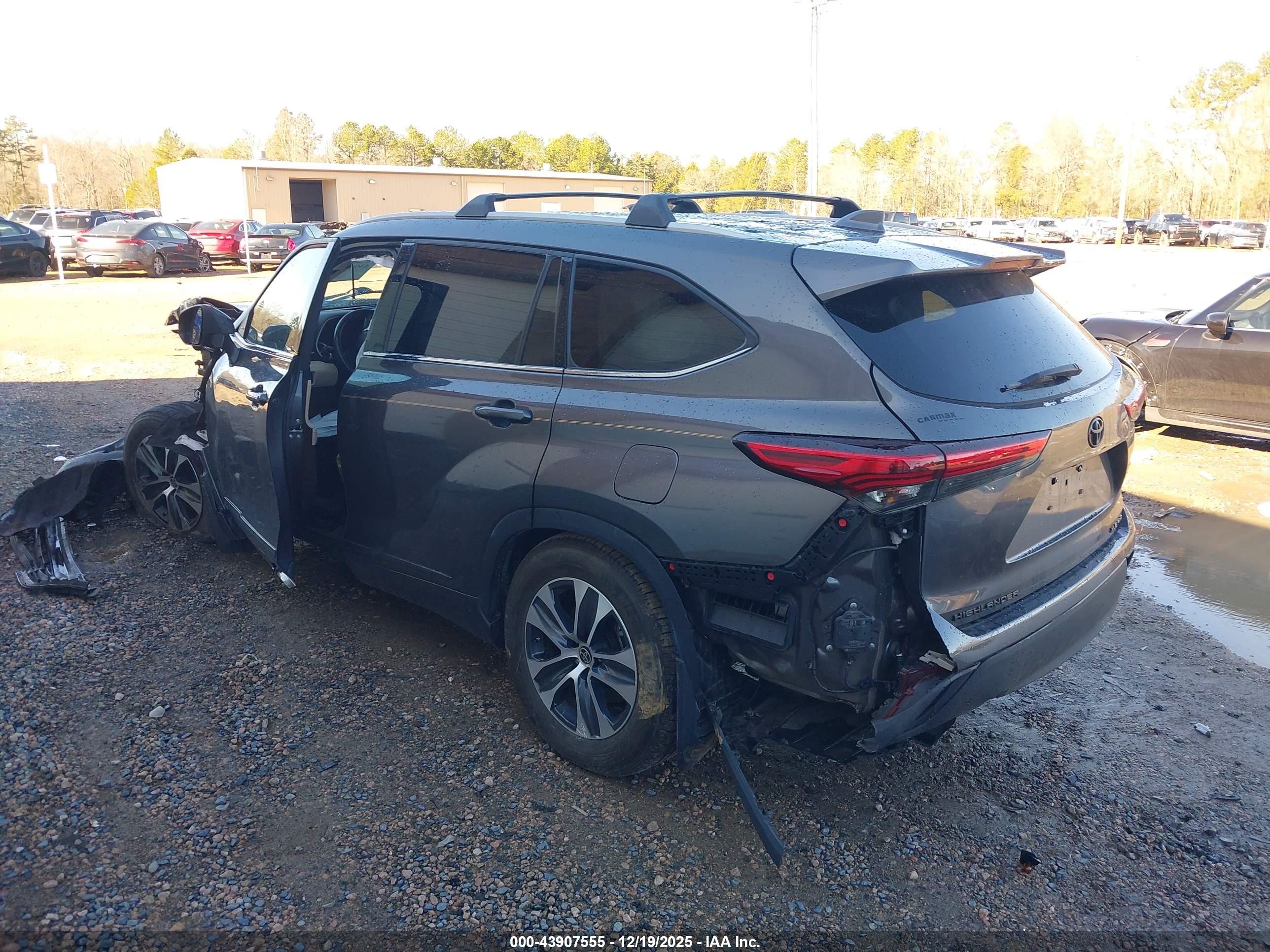 TOYOTA HIGHLANDER image 3
